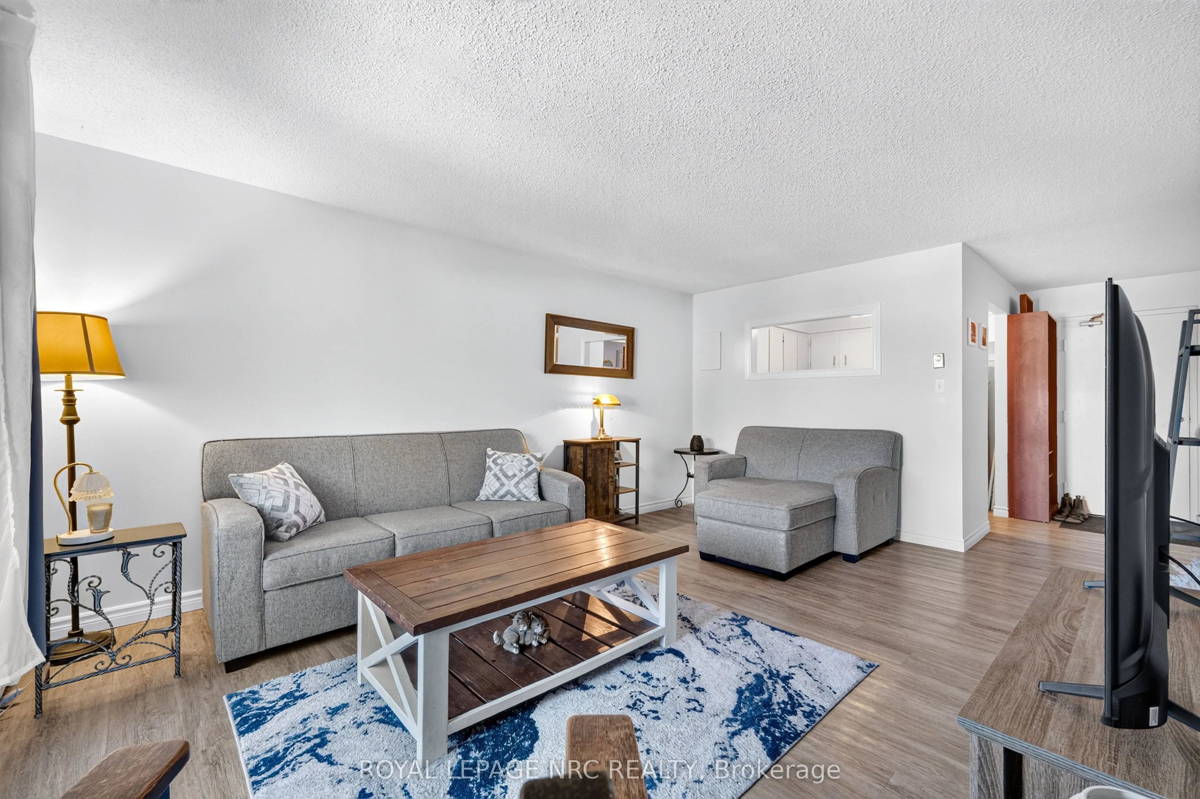 72 Main Street E #327