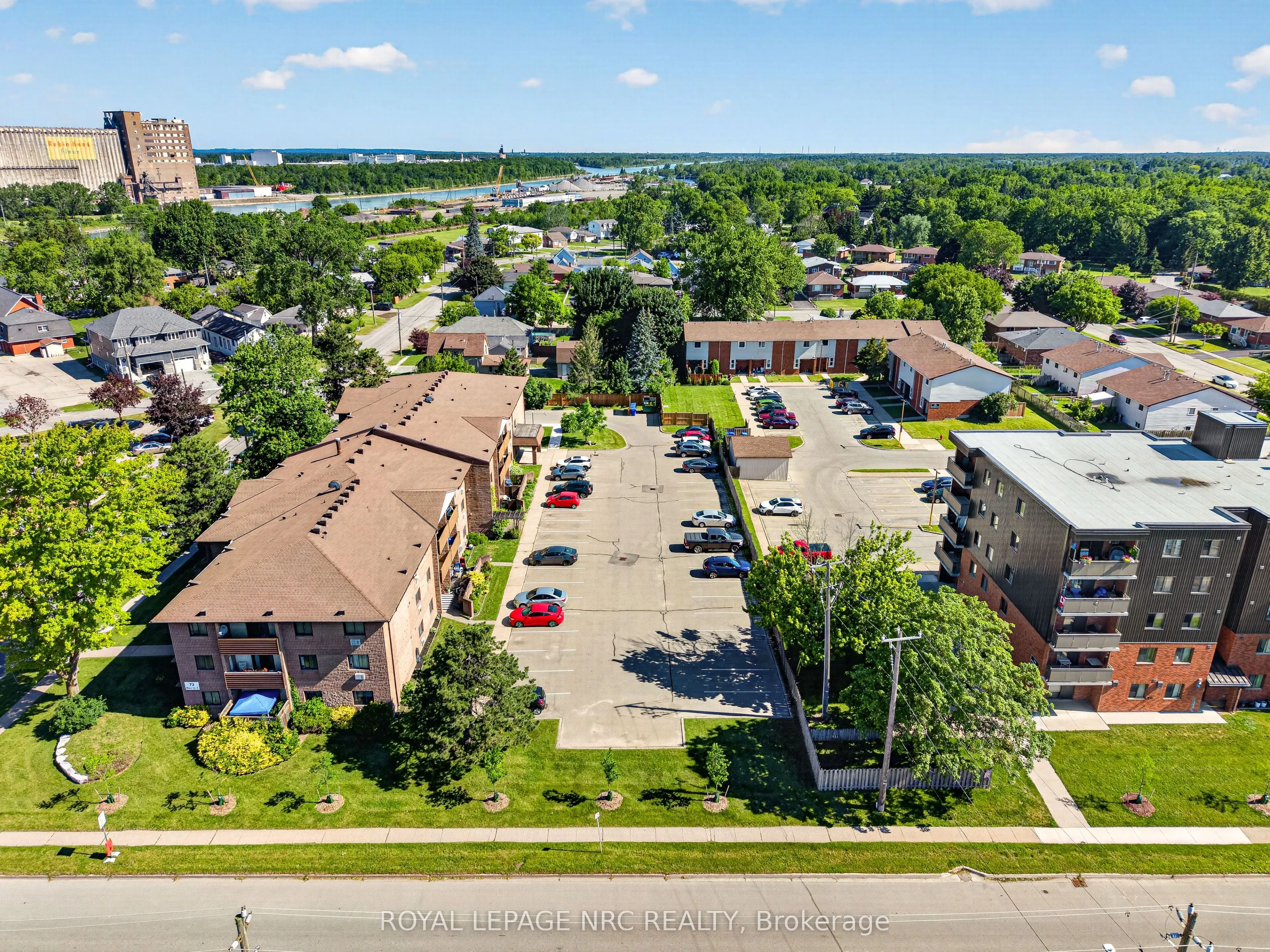 72 Main Street E #327
