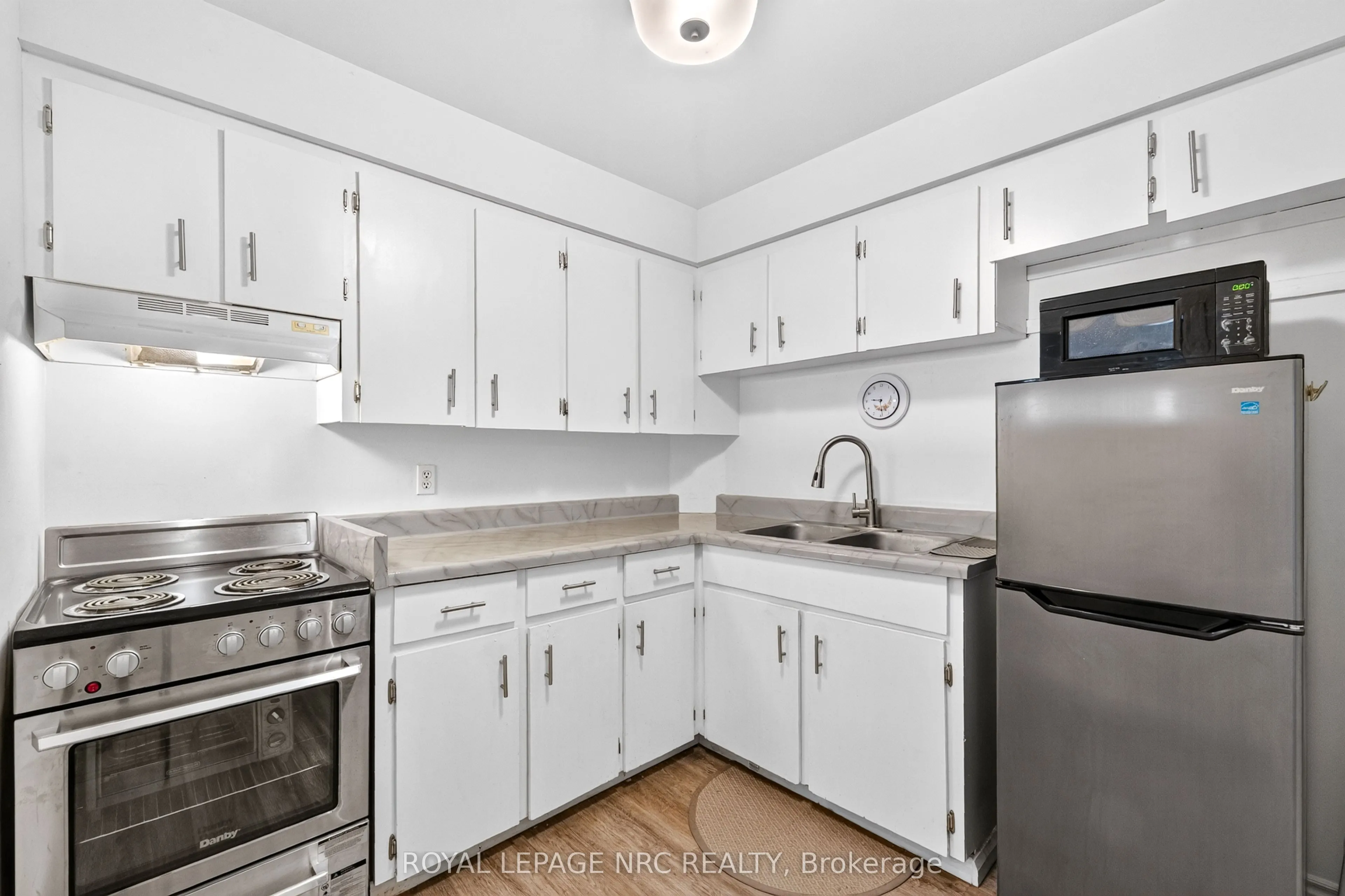 72 Main Street E #327