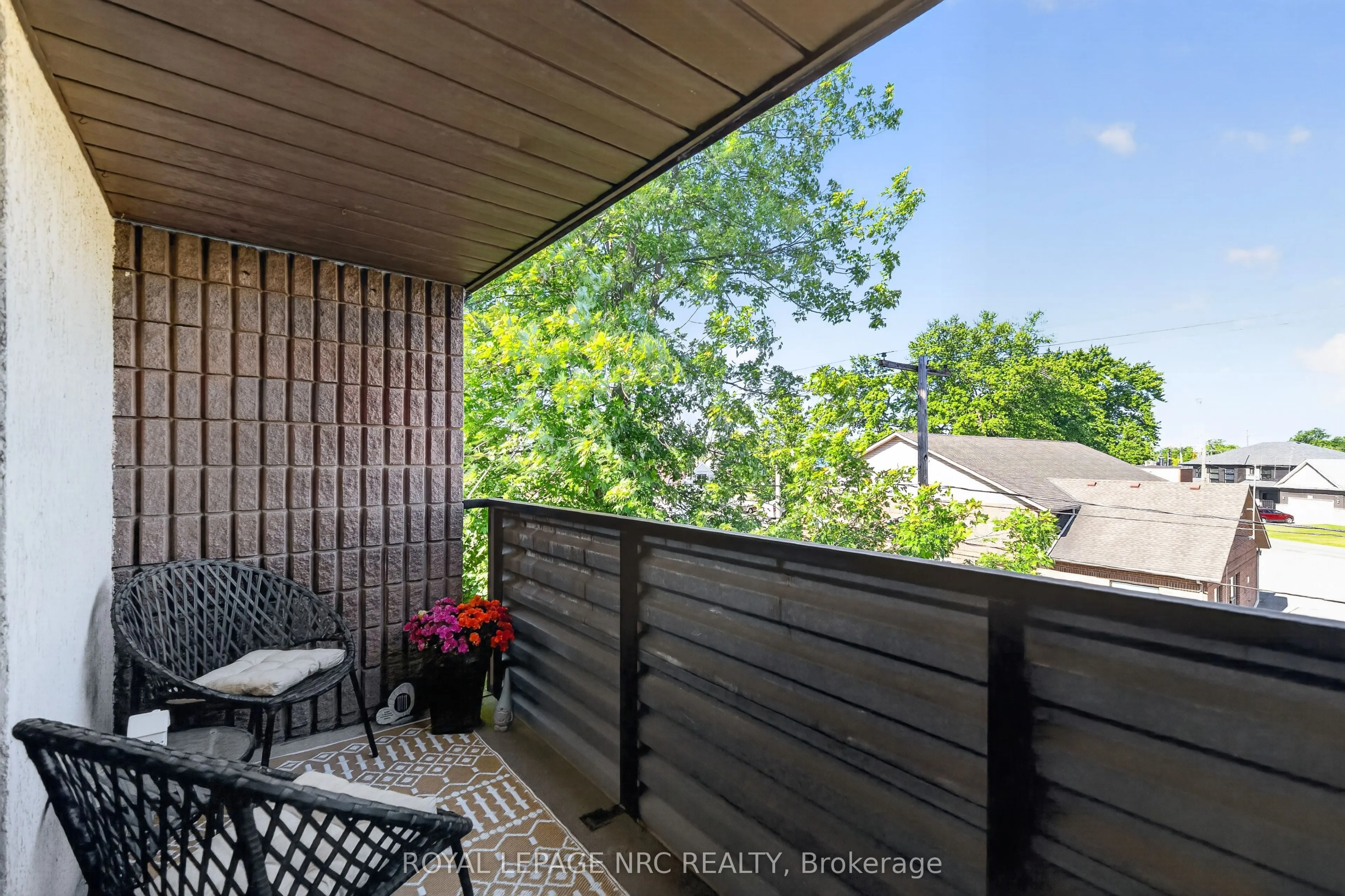 72 Main Street E #327