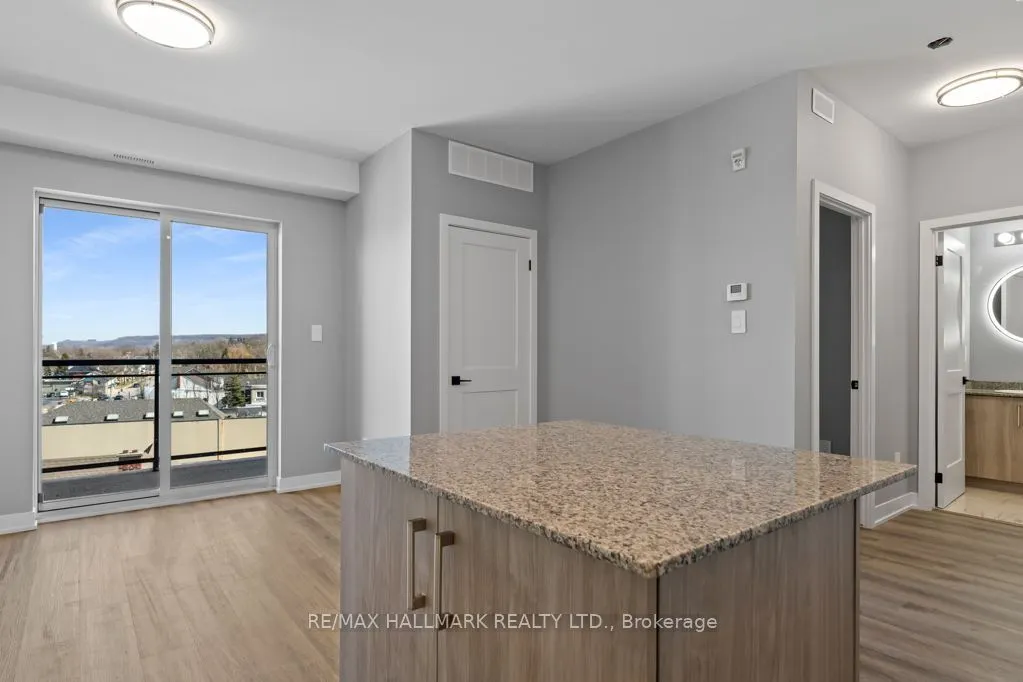 5002 King Street #403