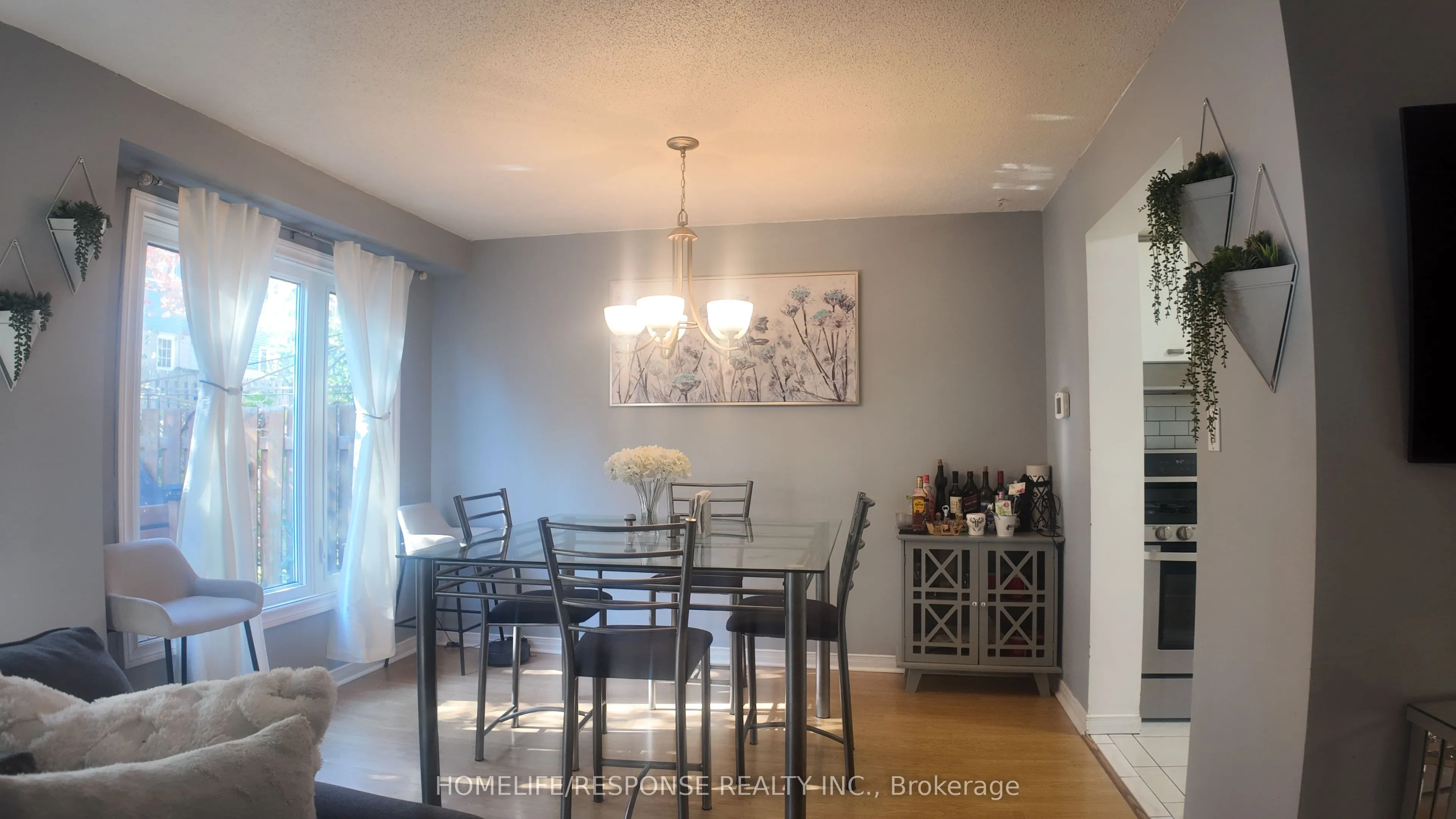 136 ESSLING Avenue
