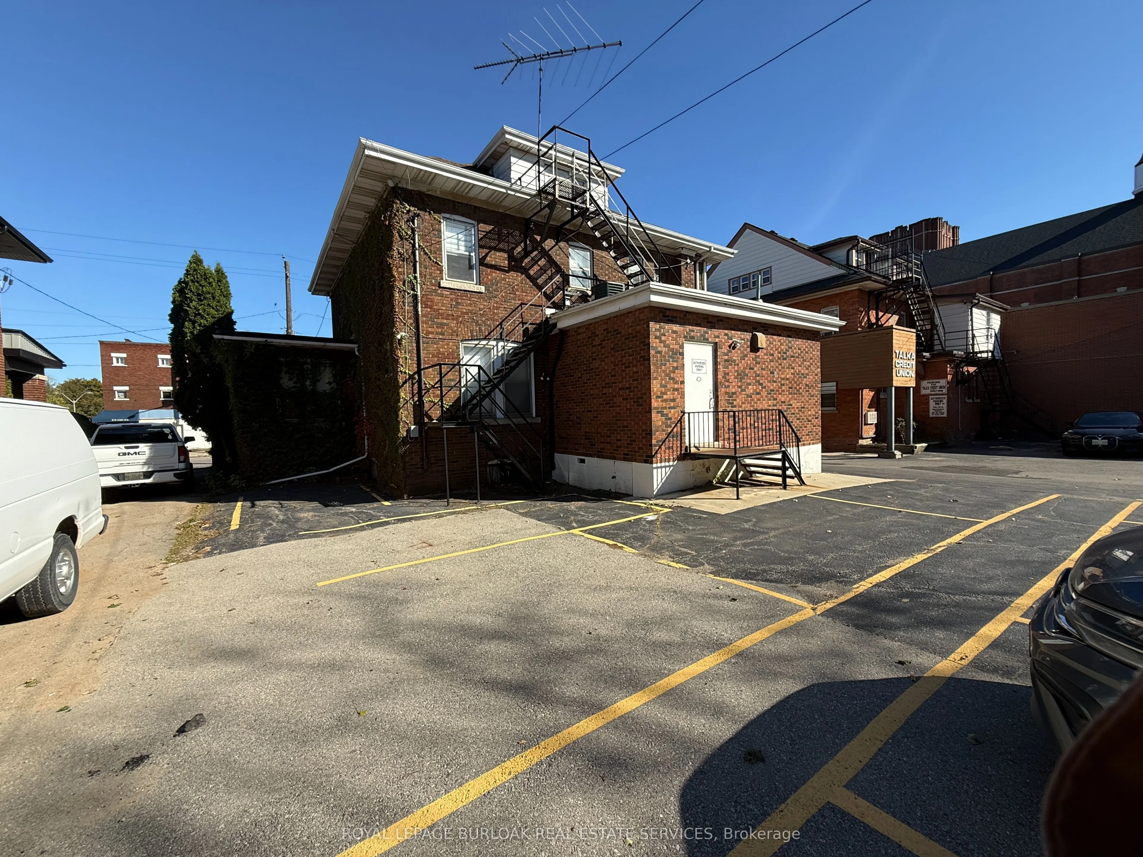 826 Main Street E