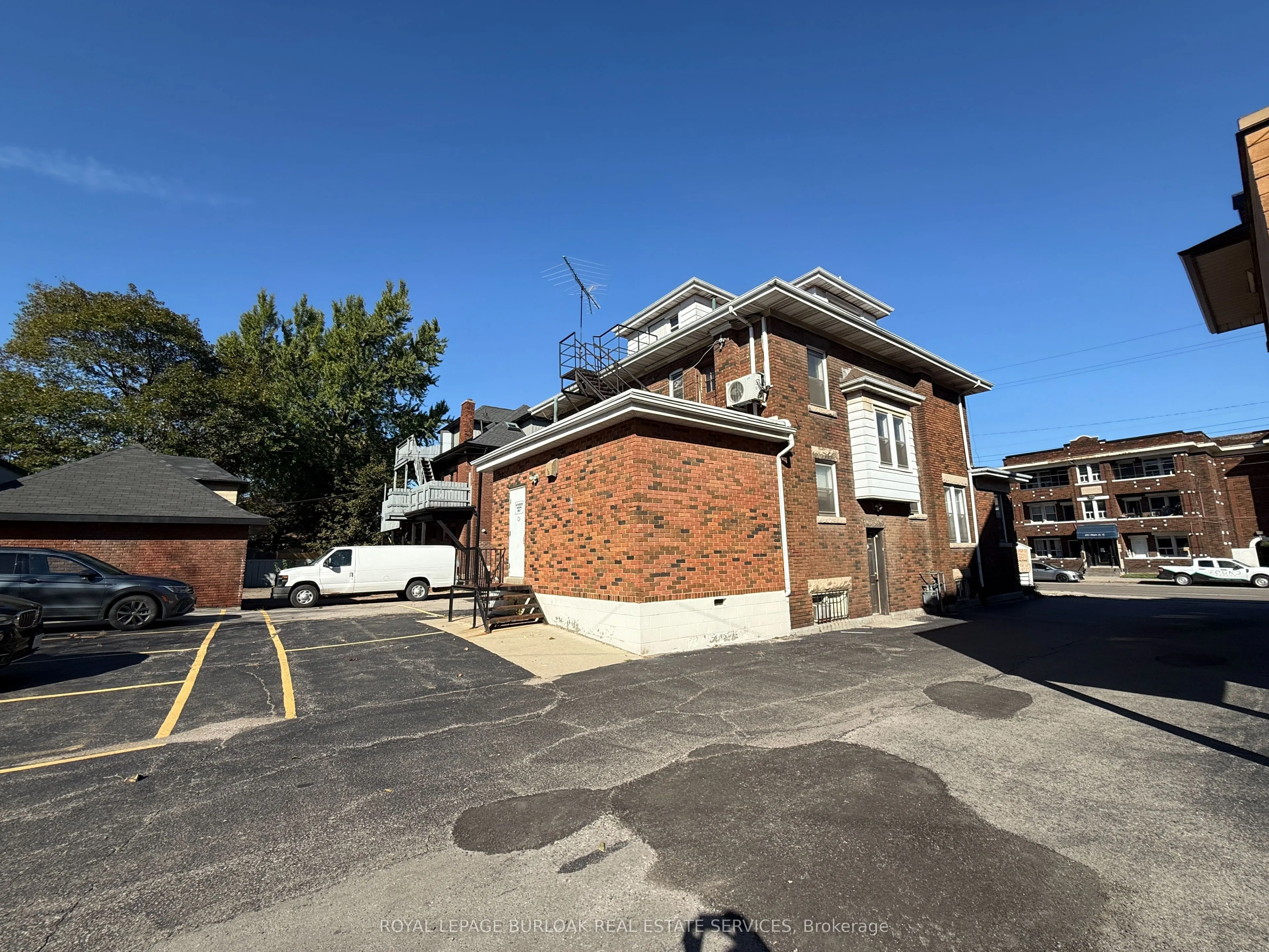 826 Main Street E