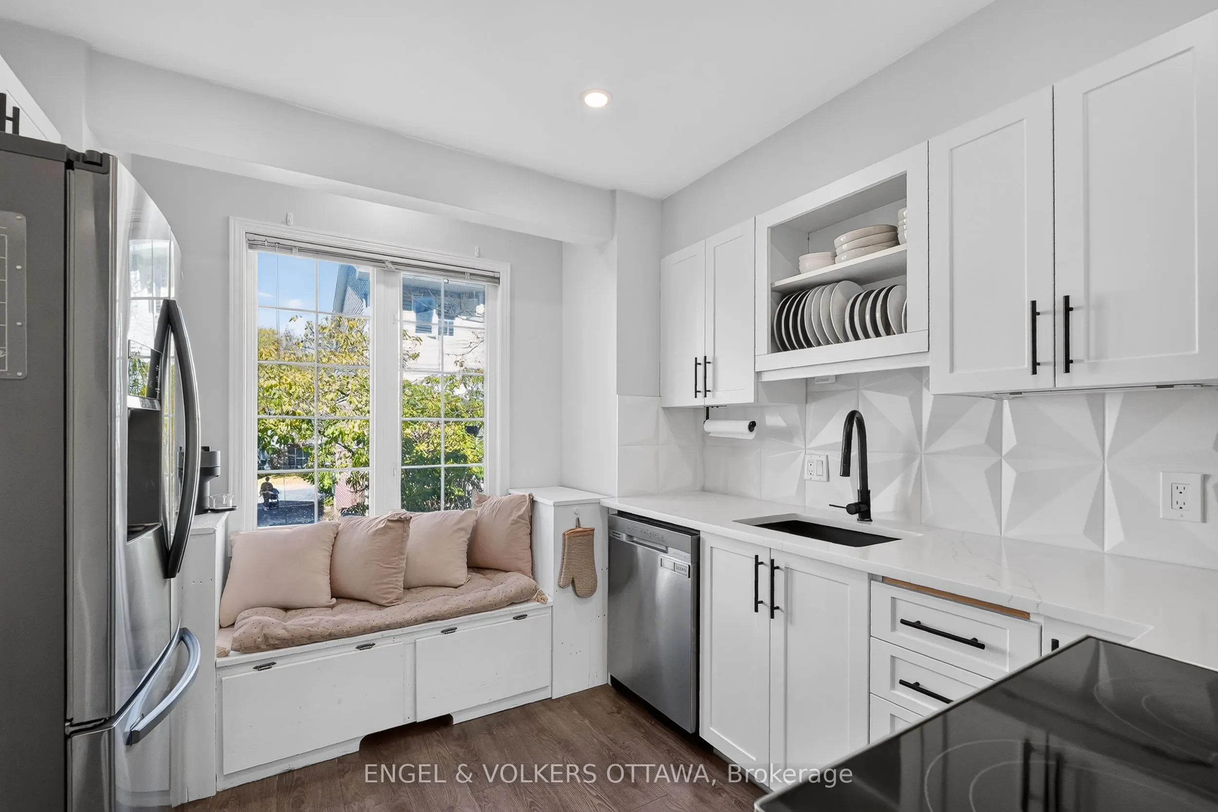 1160 Belanger Avenue #10