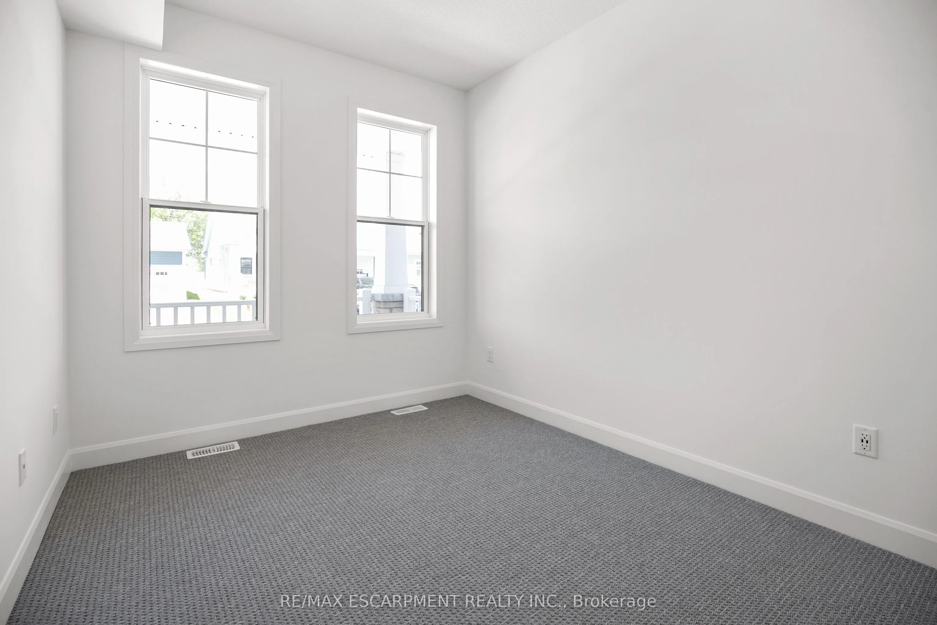 26 BEACHWALK Crescent