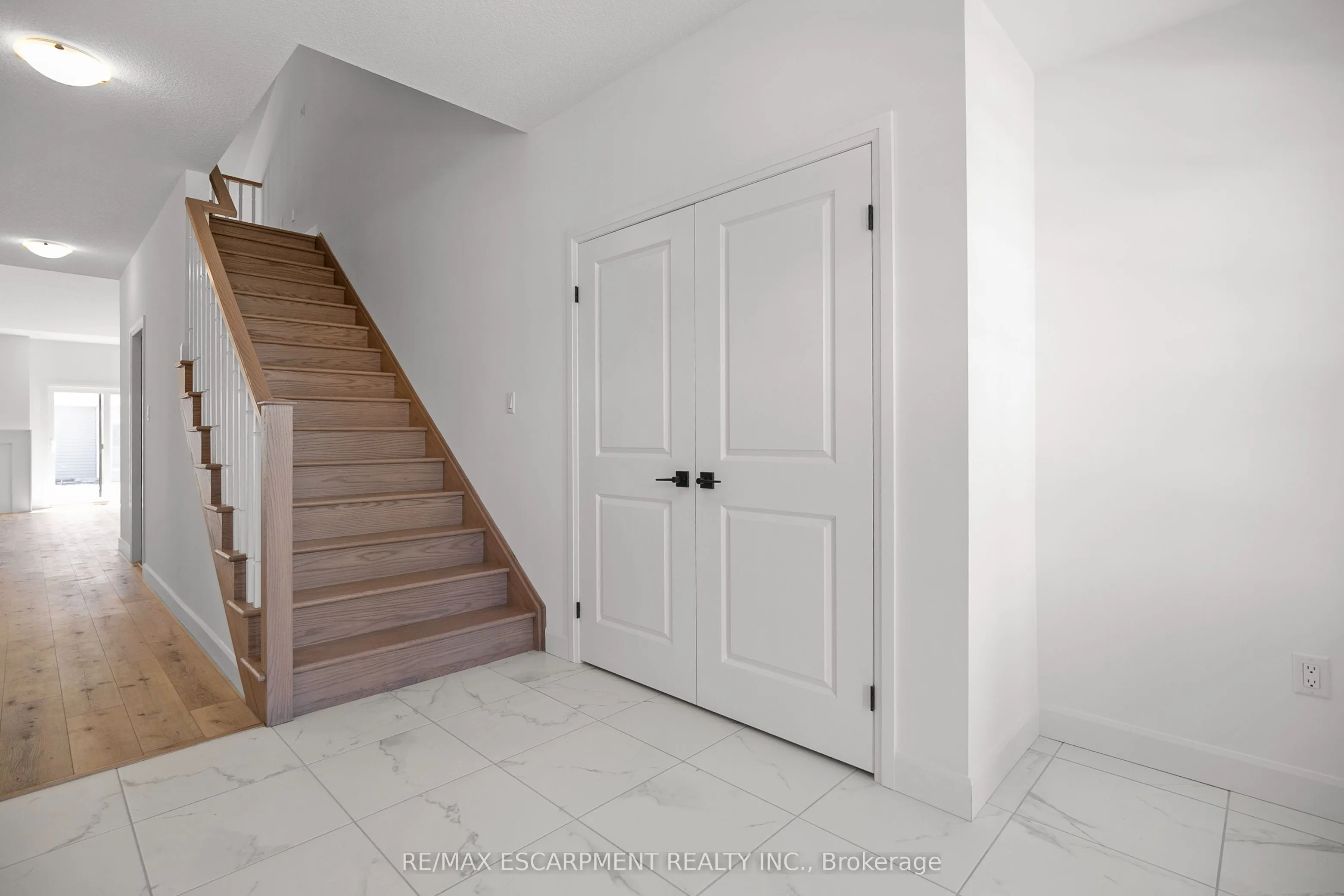 26 BEACHWALK Crescent