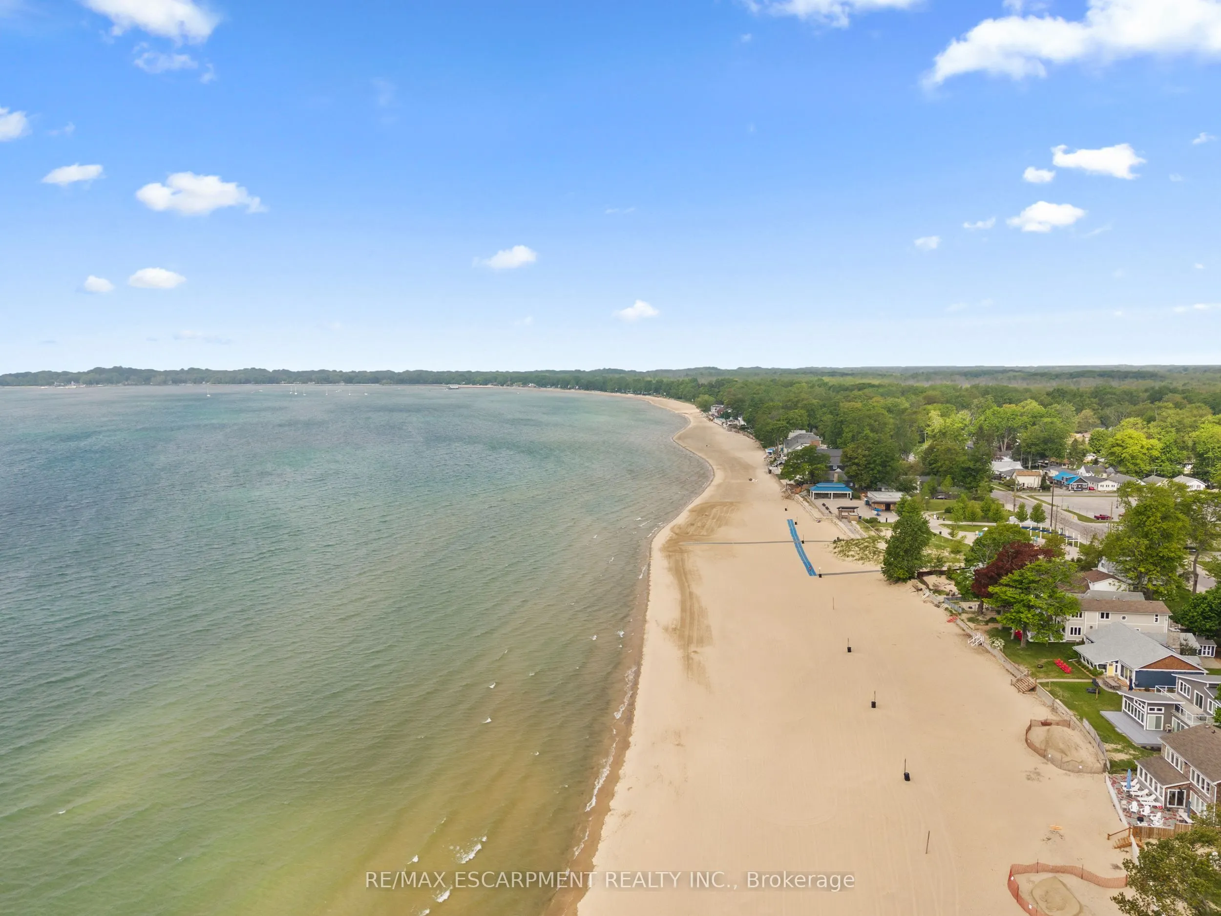 26 BEACHWALK Crescent