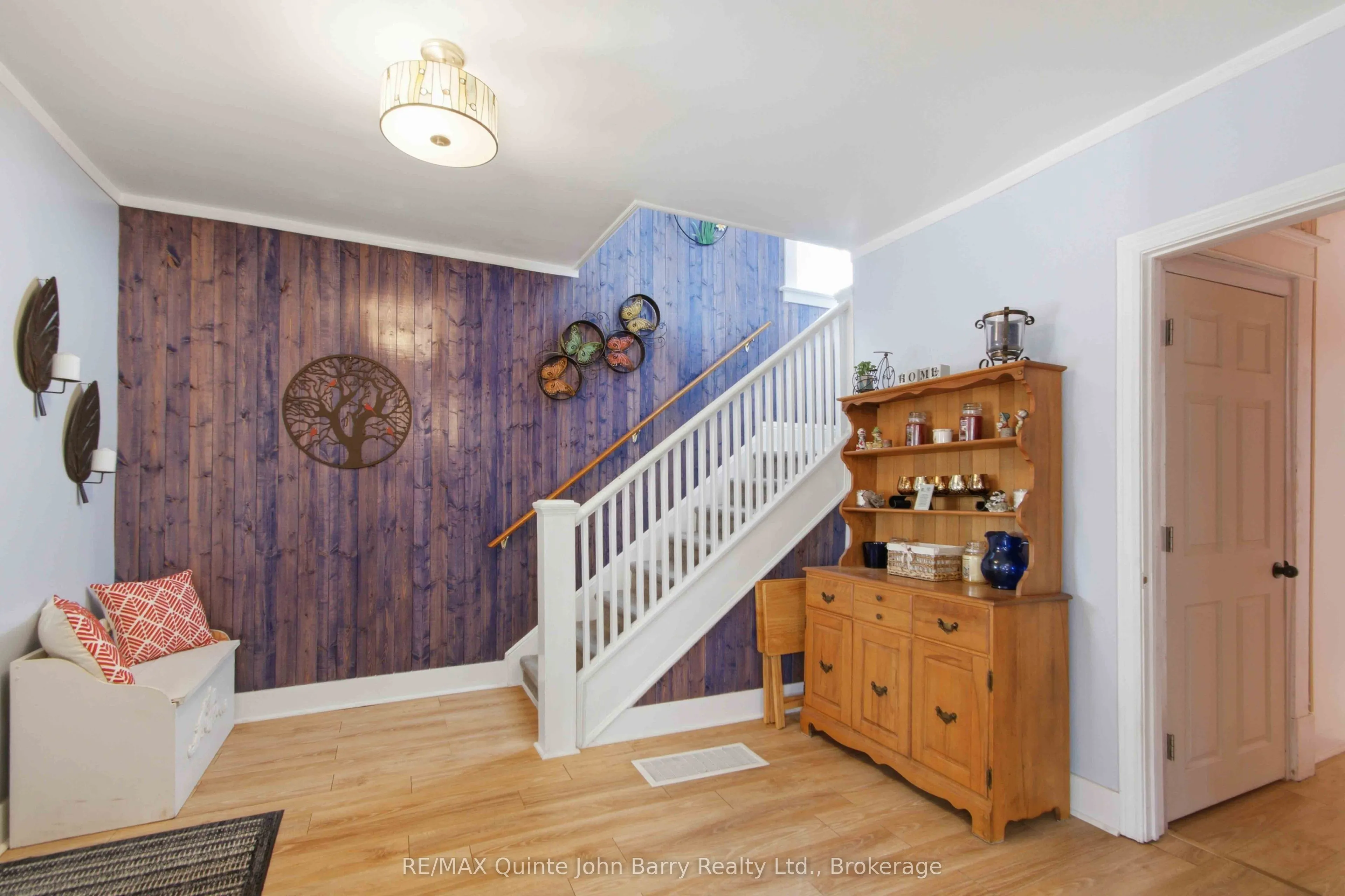 136 Moira Street E