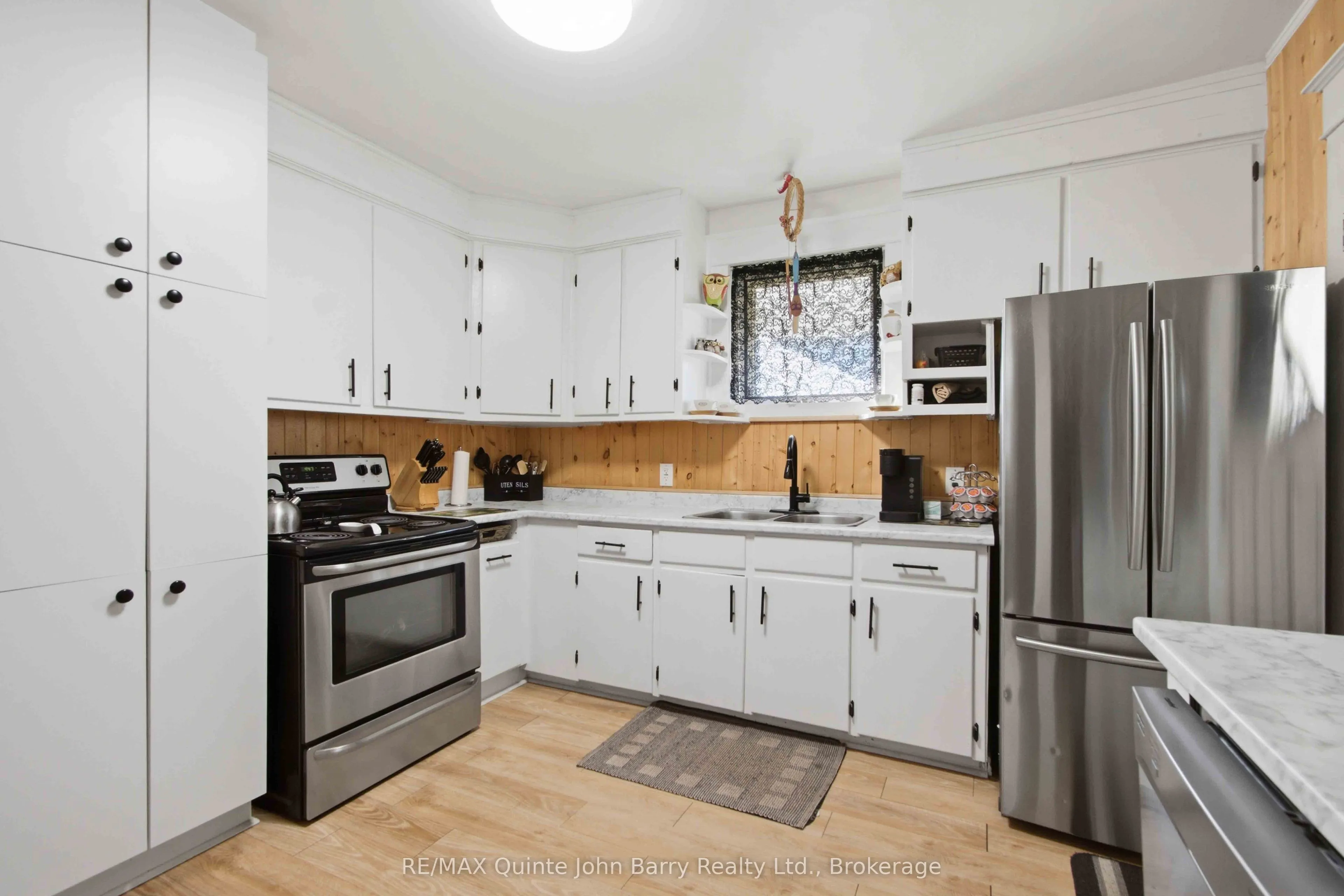136 Moira Street E