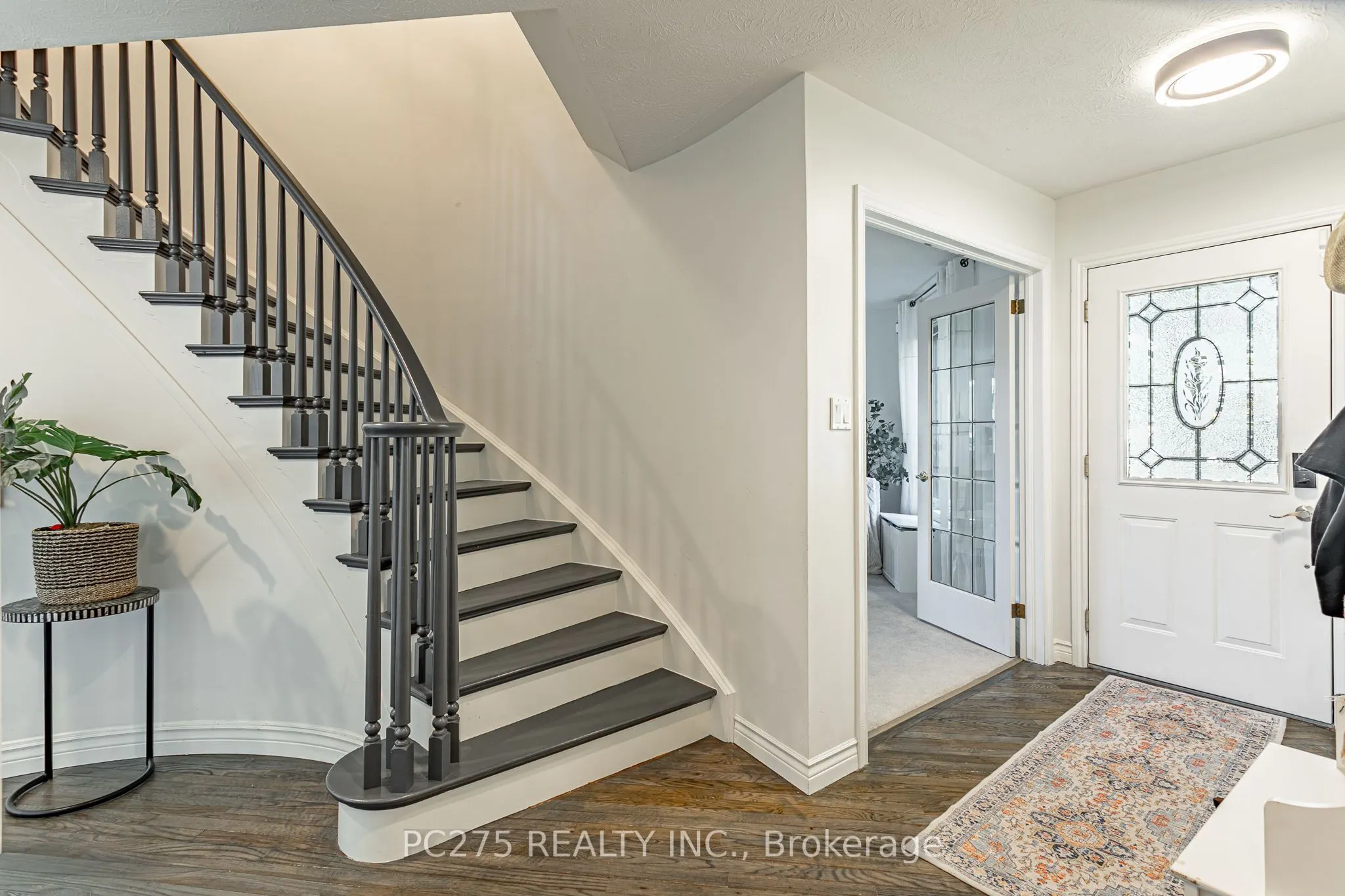 276 King Street E
