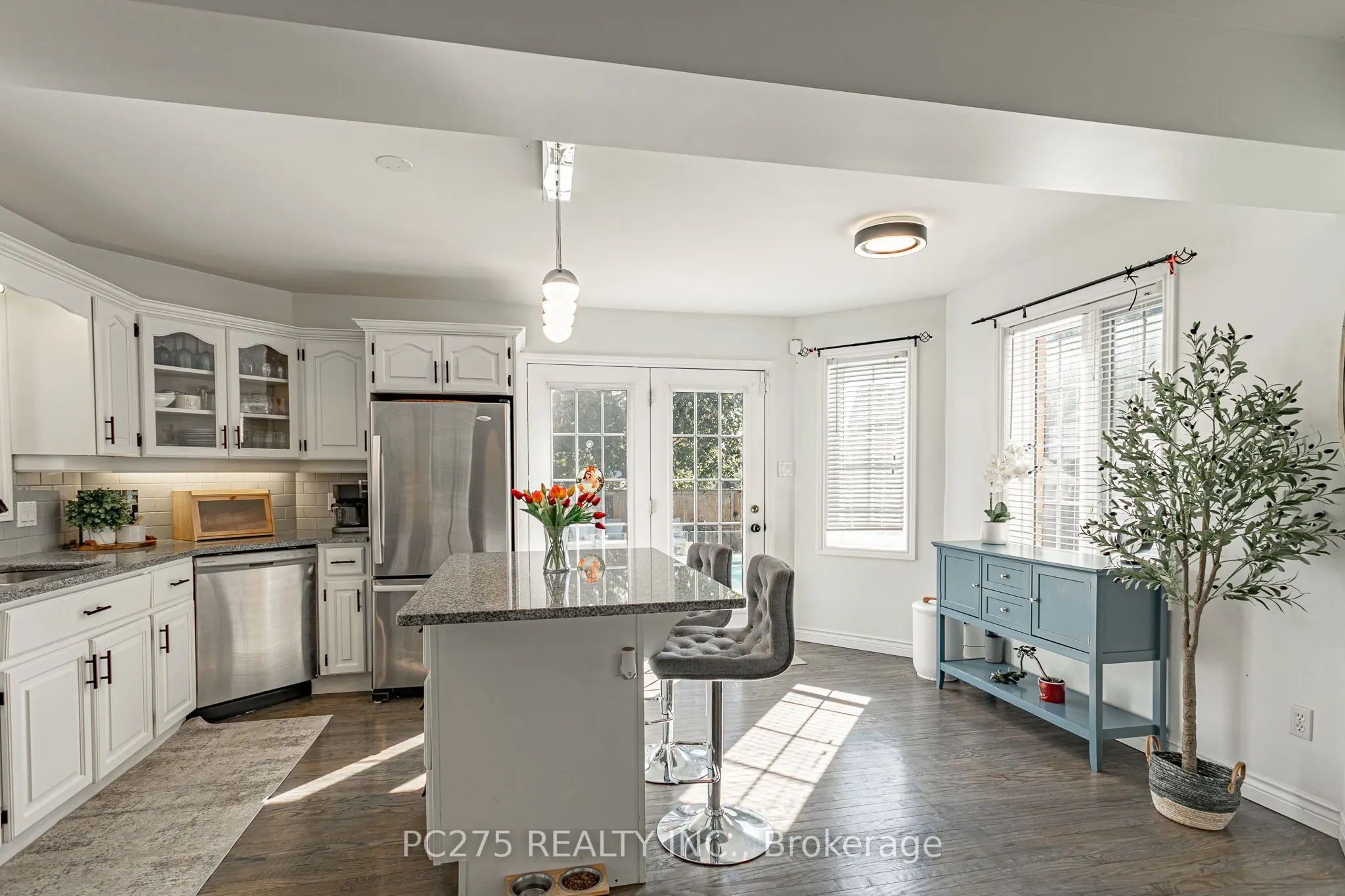 276 King Street E