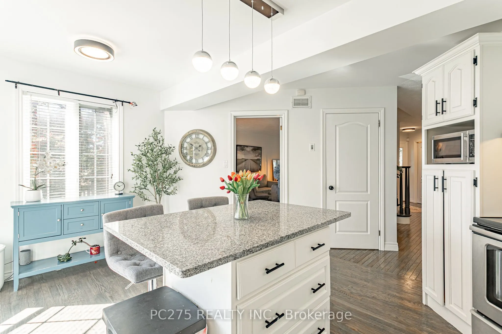 276 King Street E
