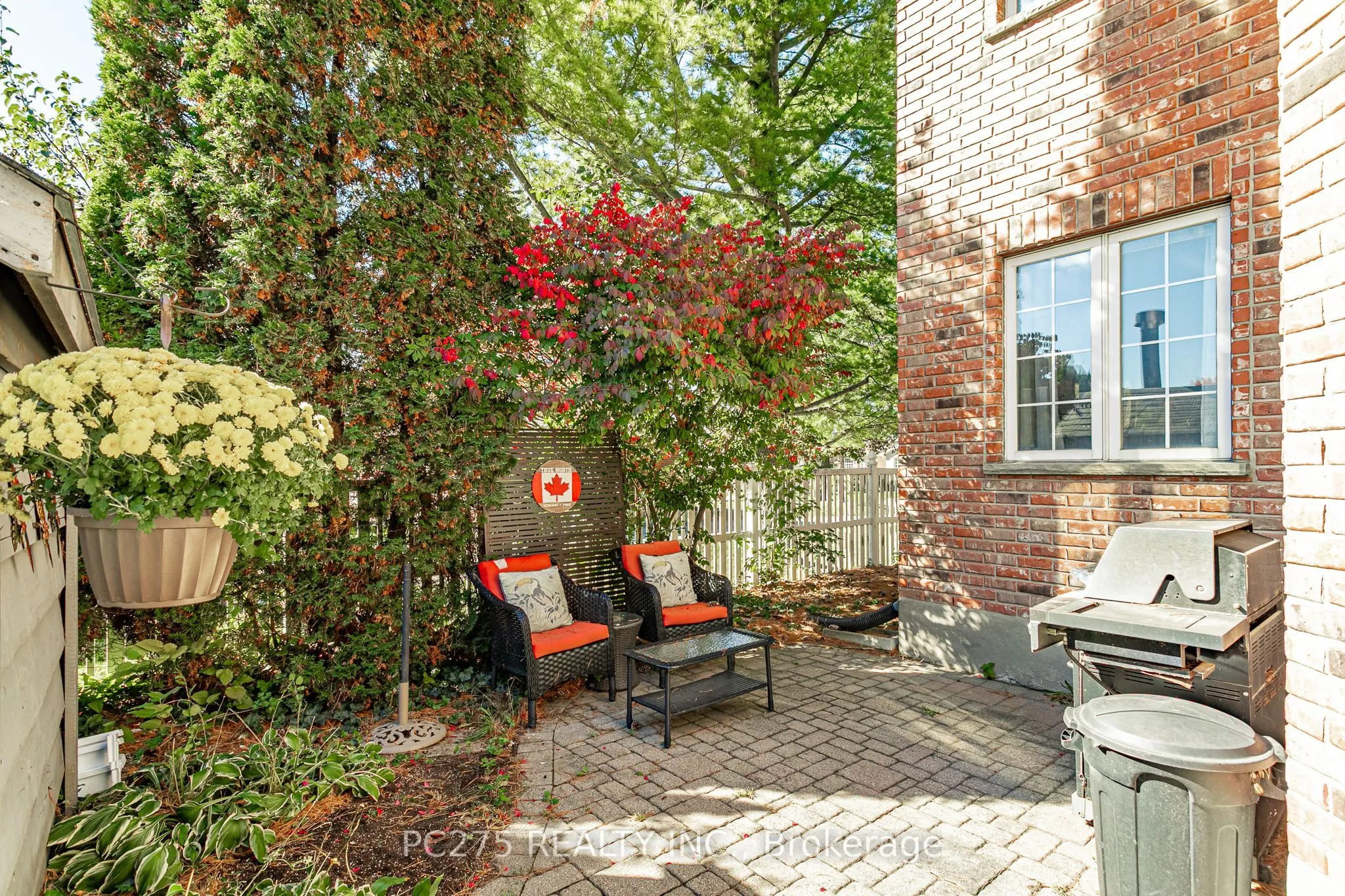 276 King Street E