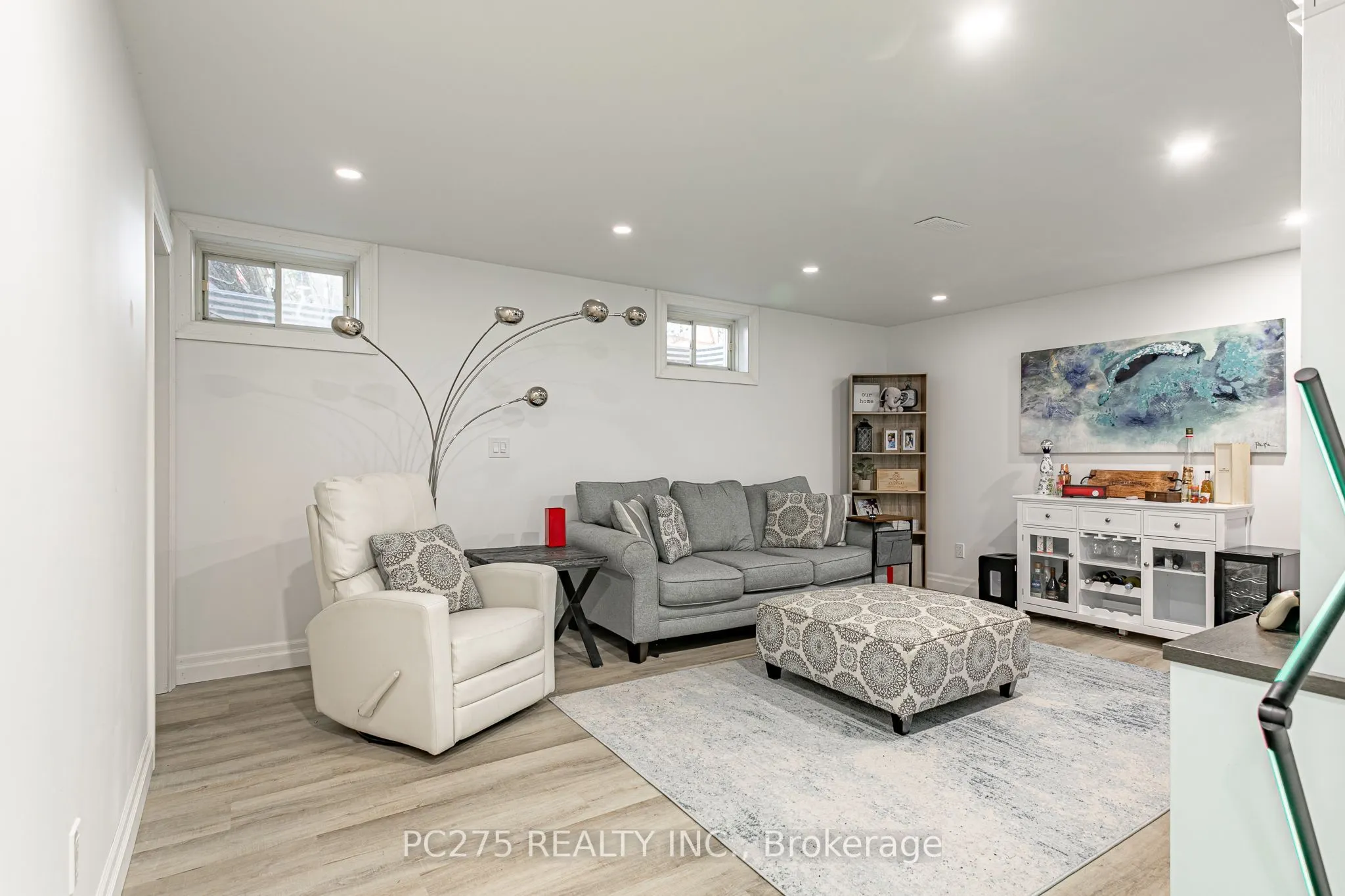 276 King Street E