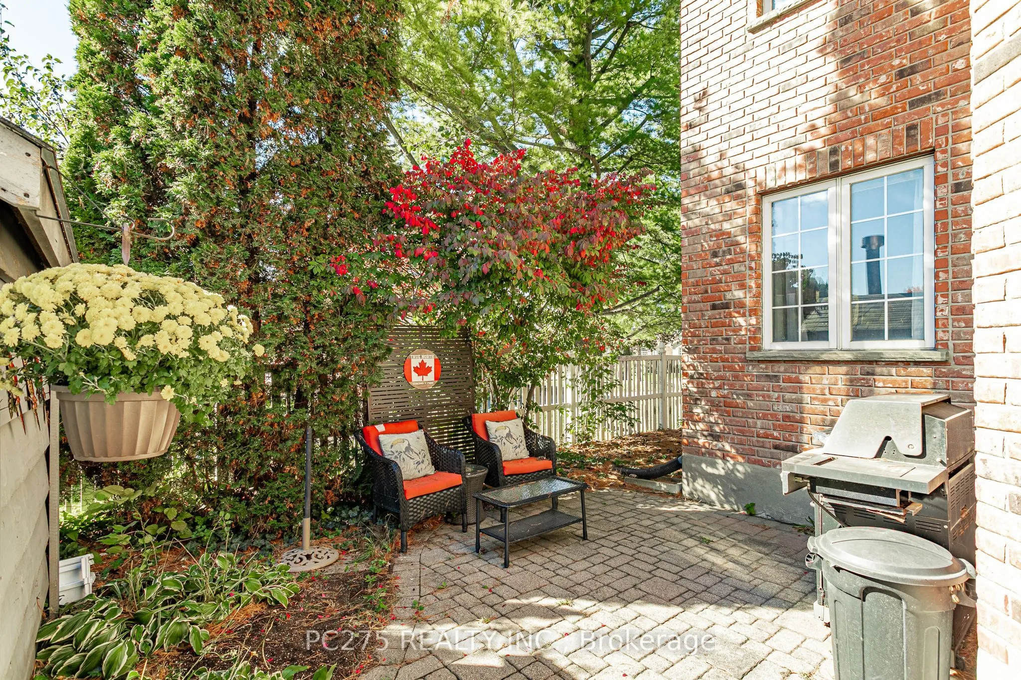 276 King Street E