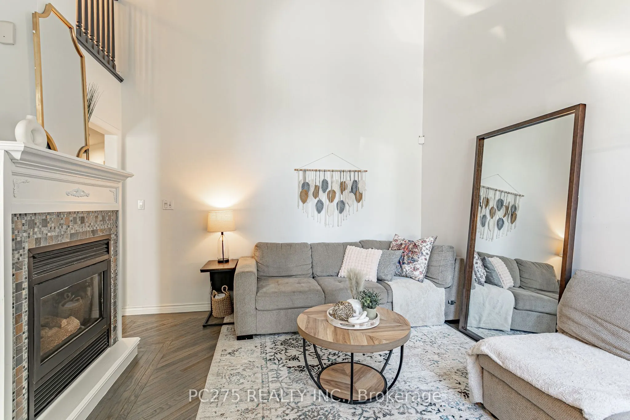 276 King Street E