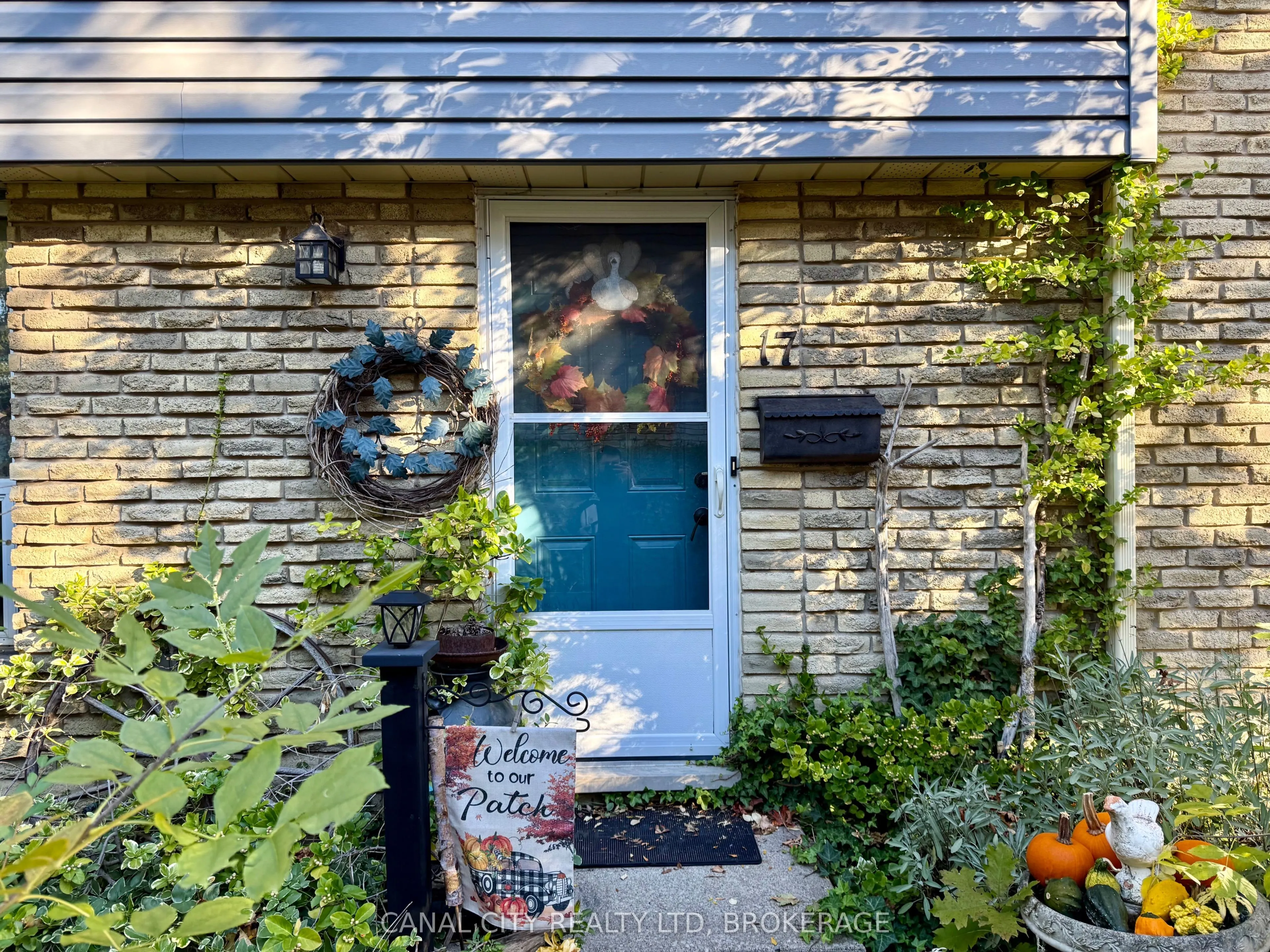 18 BARRY Street #17