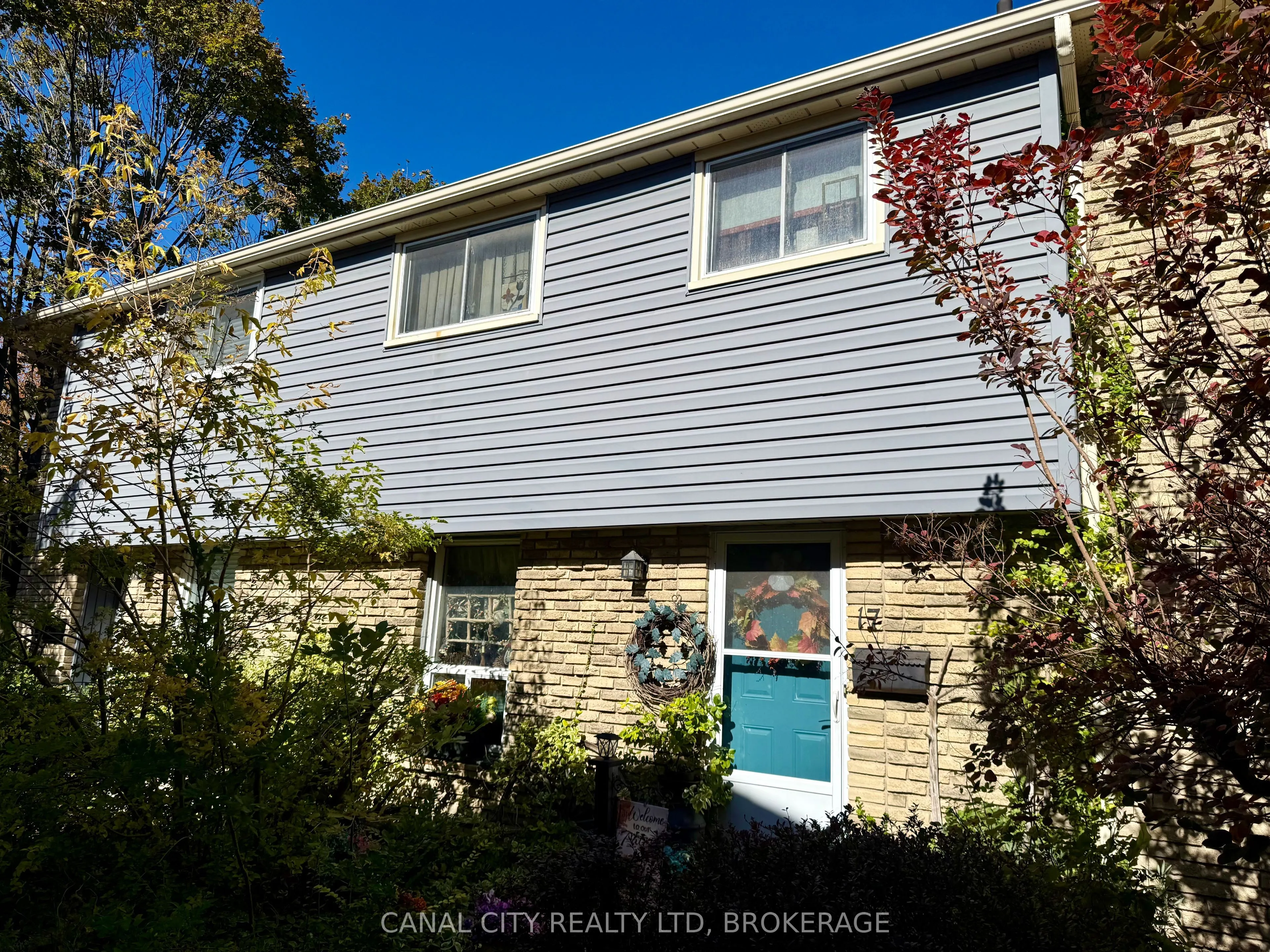 18 BARRY Street #17