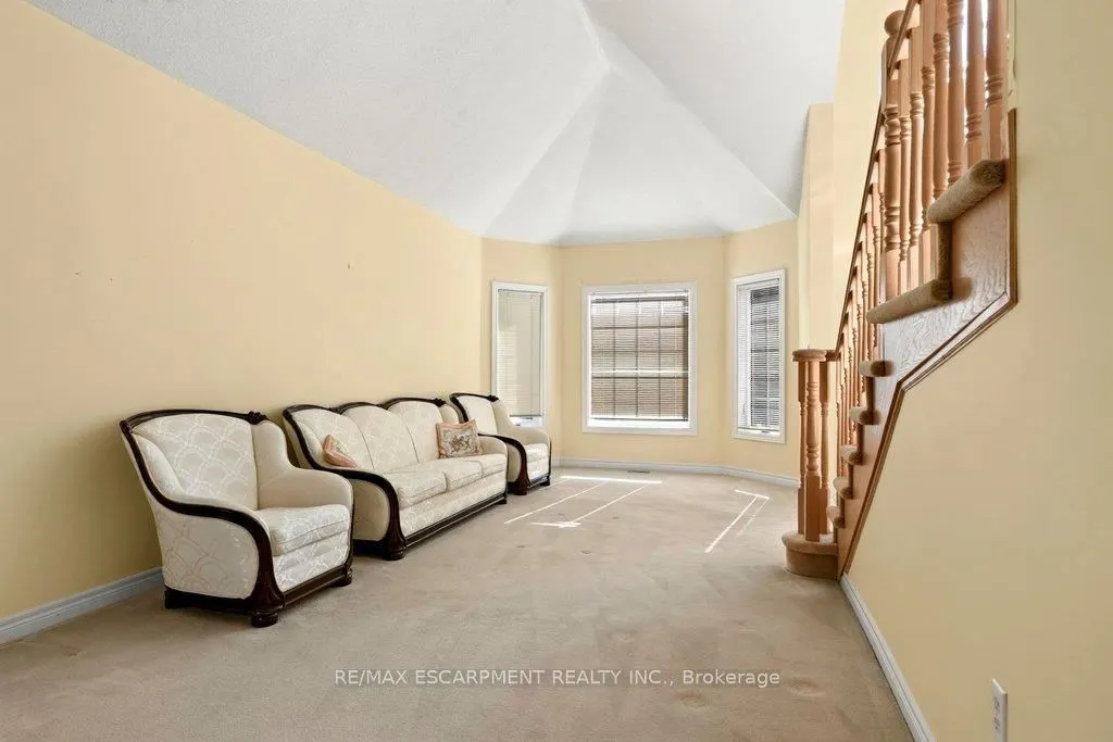 13 Chianti Crescent