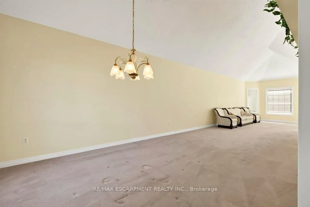 13 Chianti Crescent