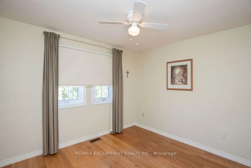 7 FALCONRIDGE Drive