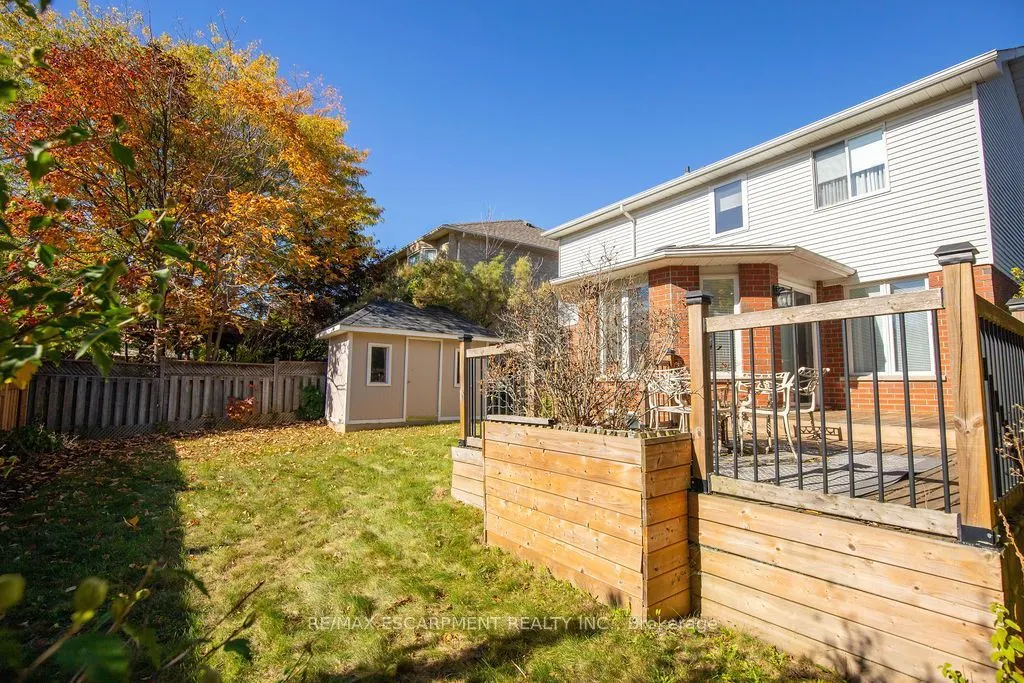 7 FALCONRIDGE Drive