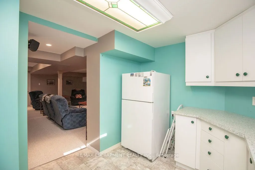 7 FALCONRIDGE Drive