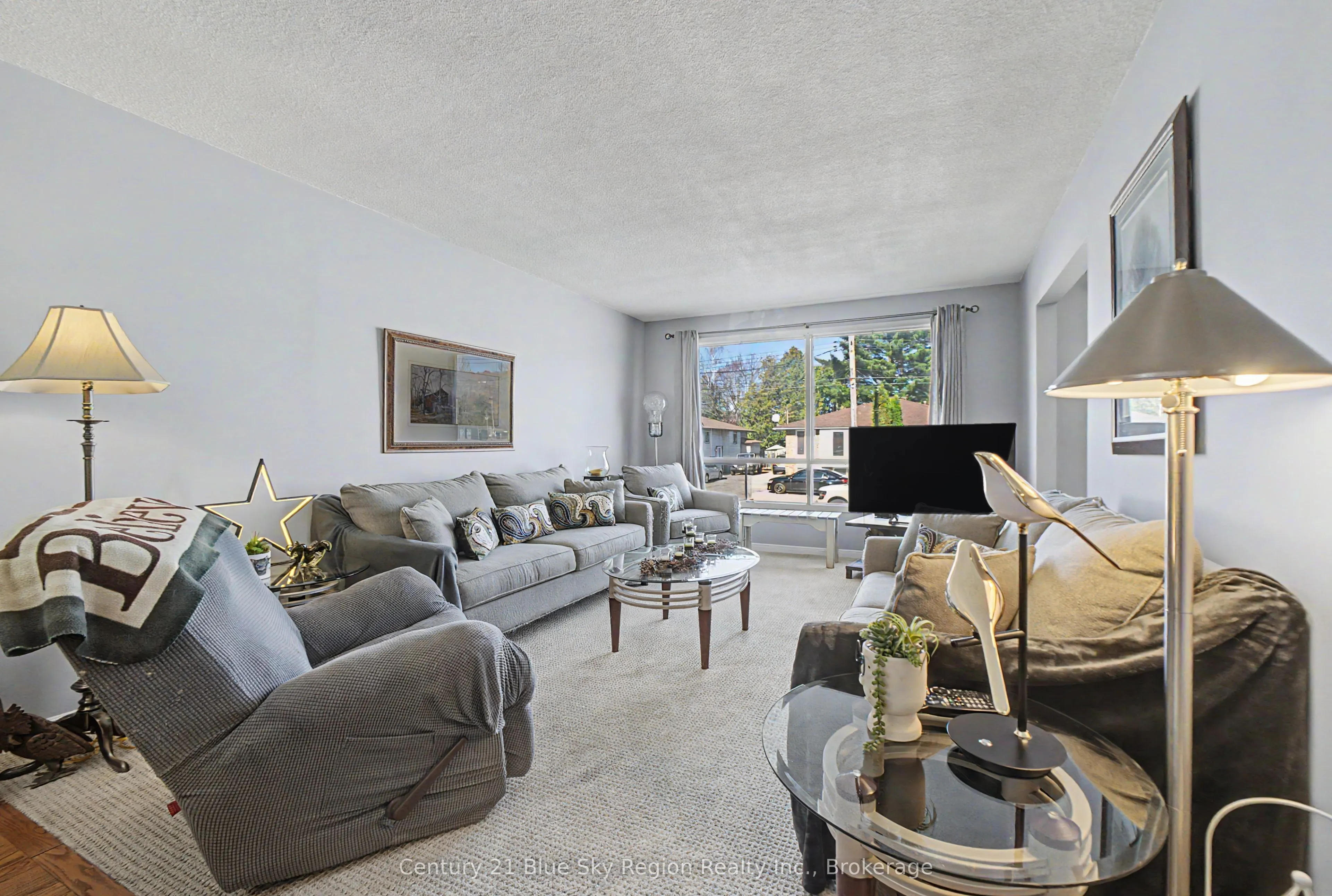 691 Robarts Avenue
