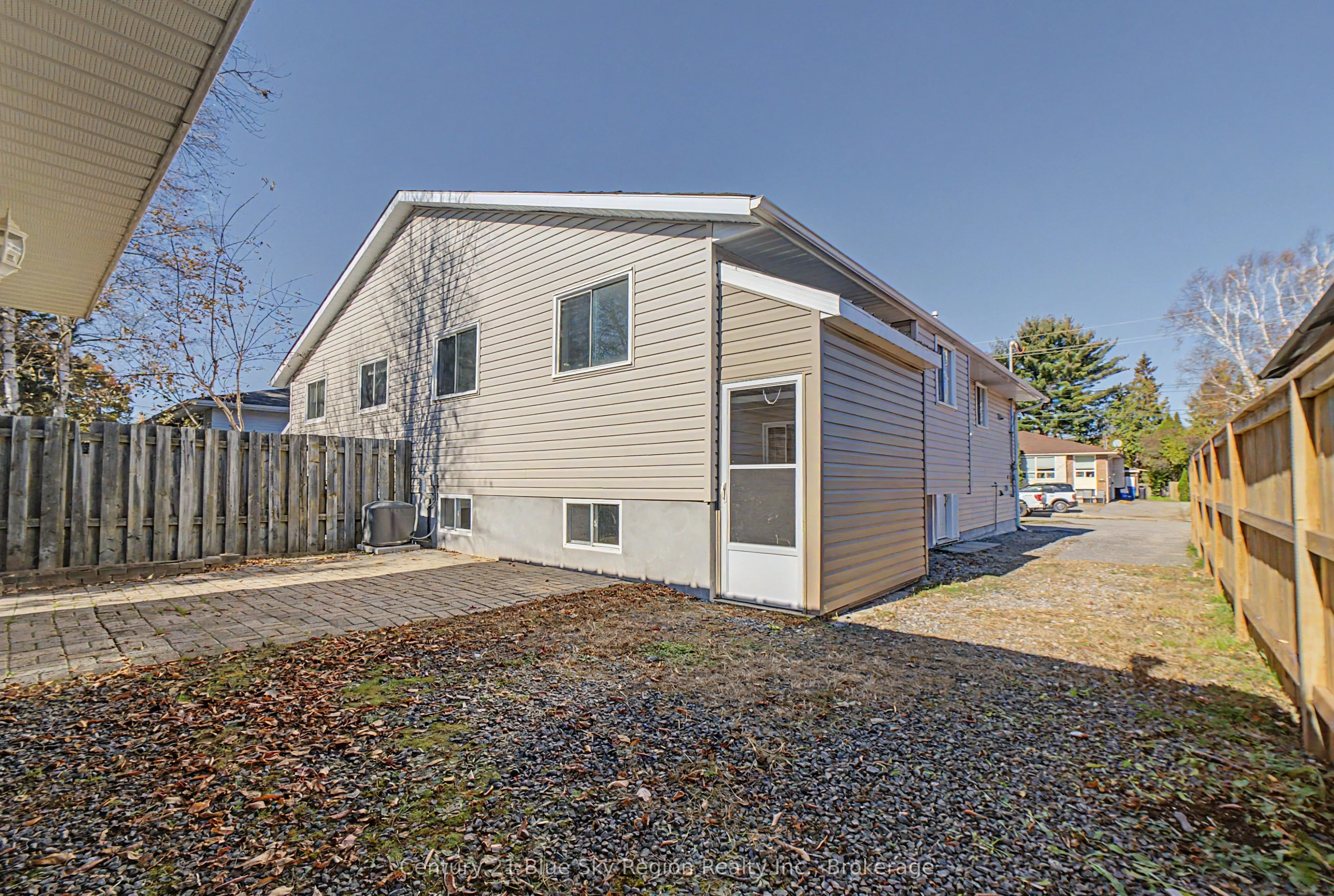 691 Robarts Avenue