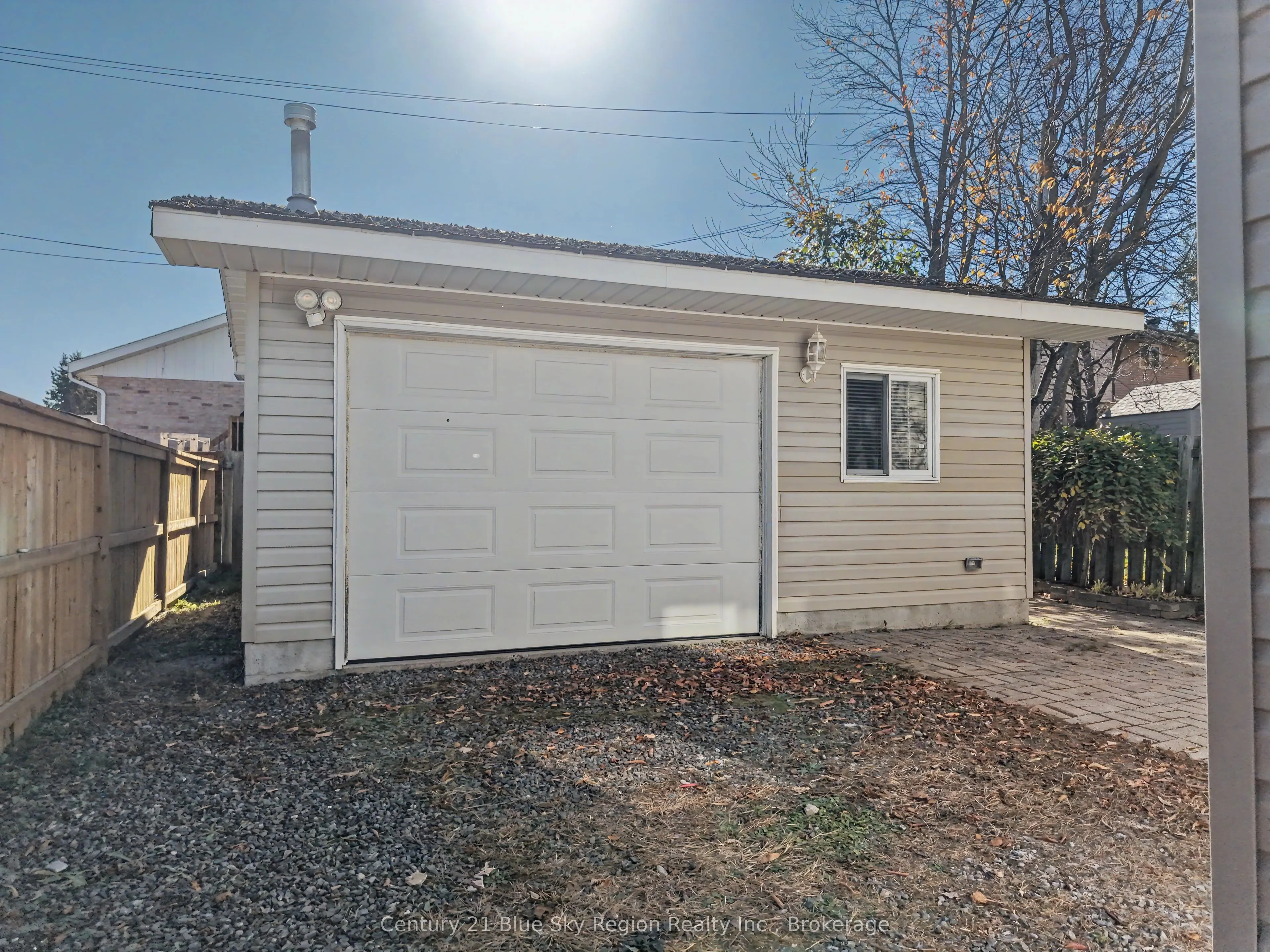 691 Robarts Avenue