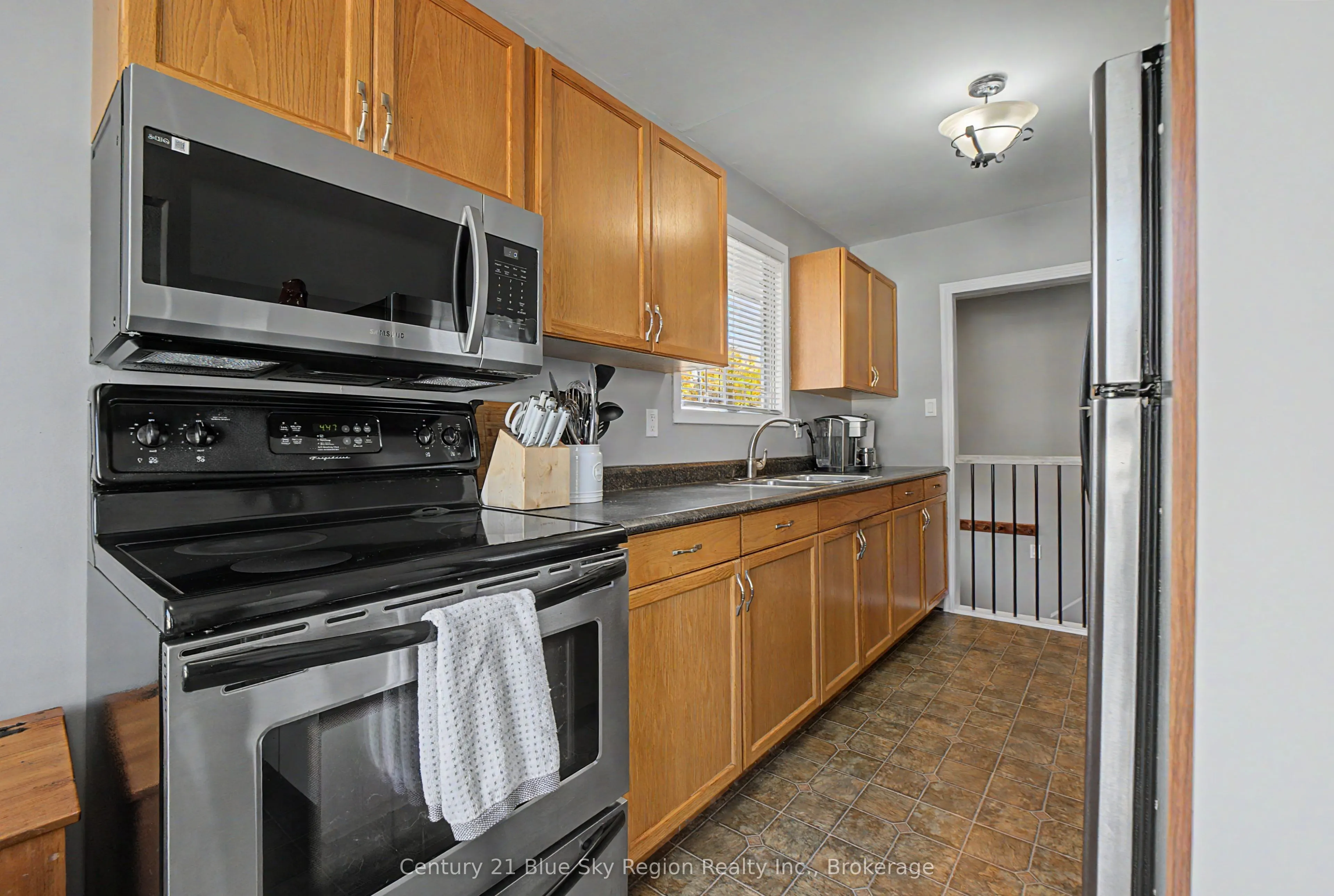691 Robarts Avenue