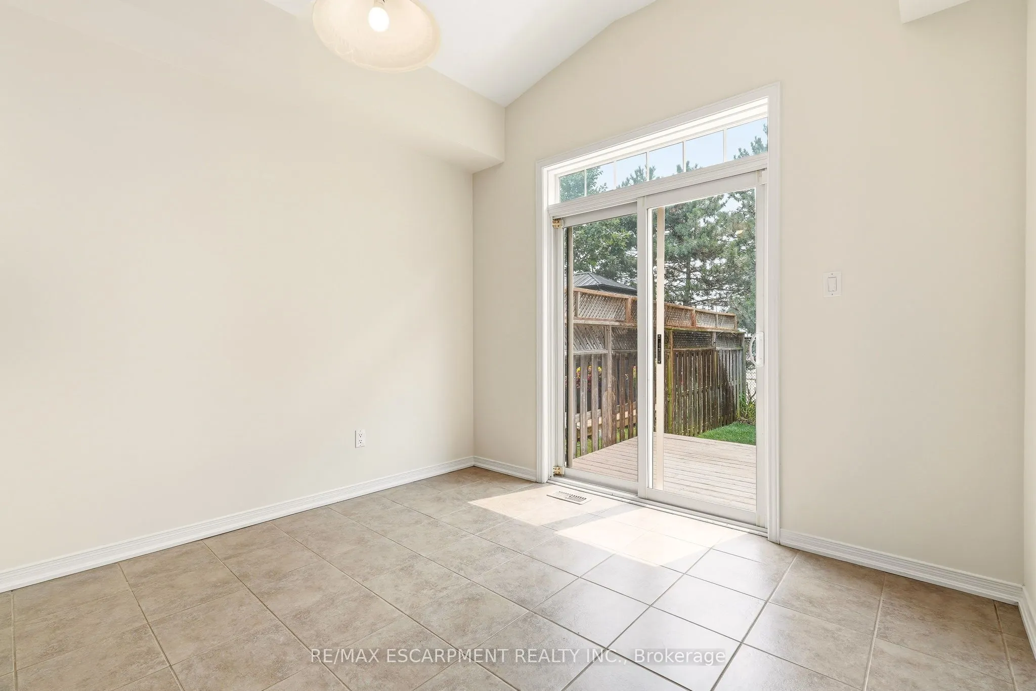 215 Nisbet Boulevard