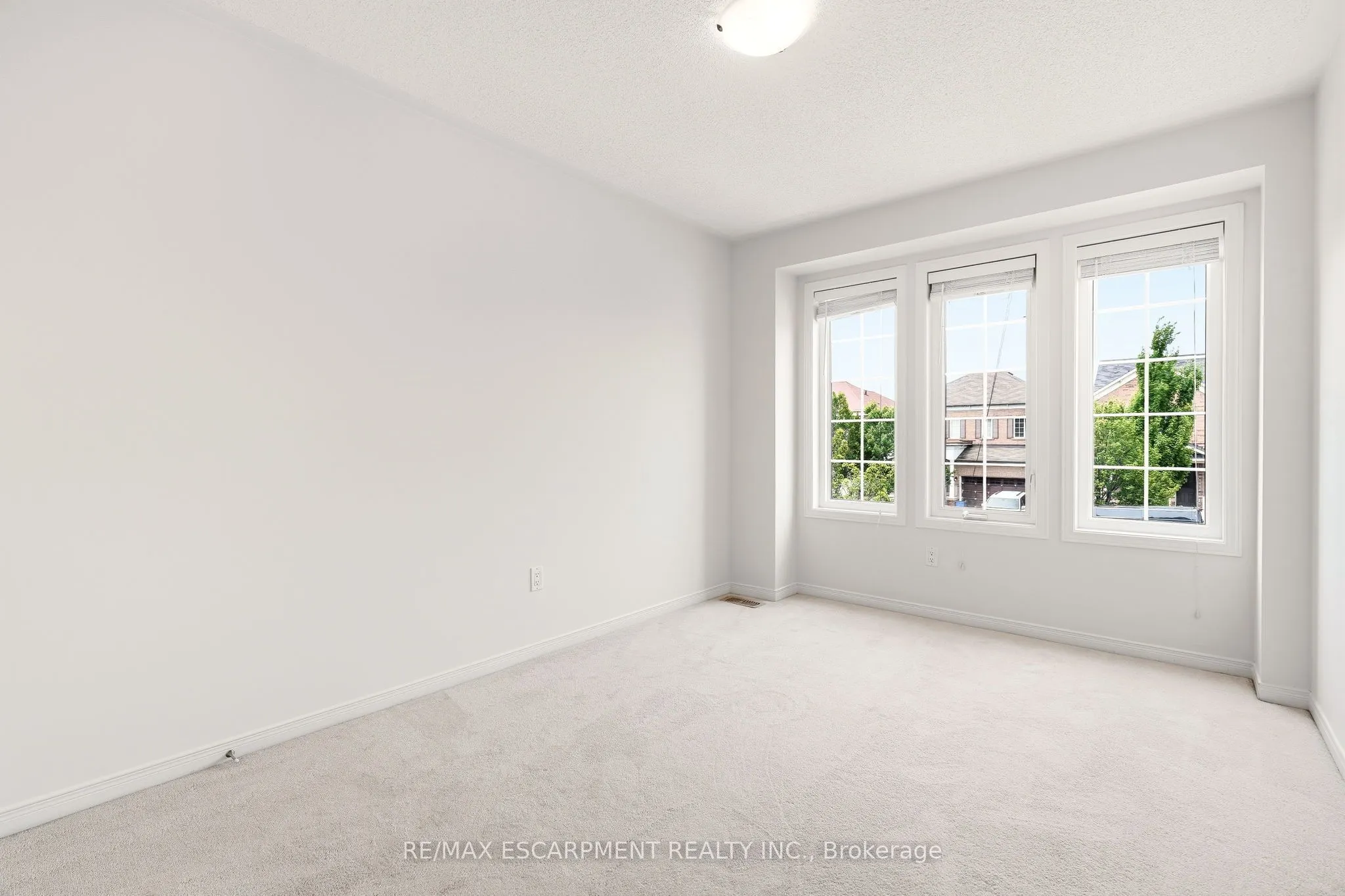 215 Nisbet Boulevard