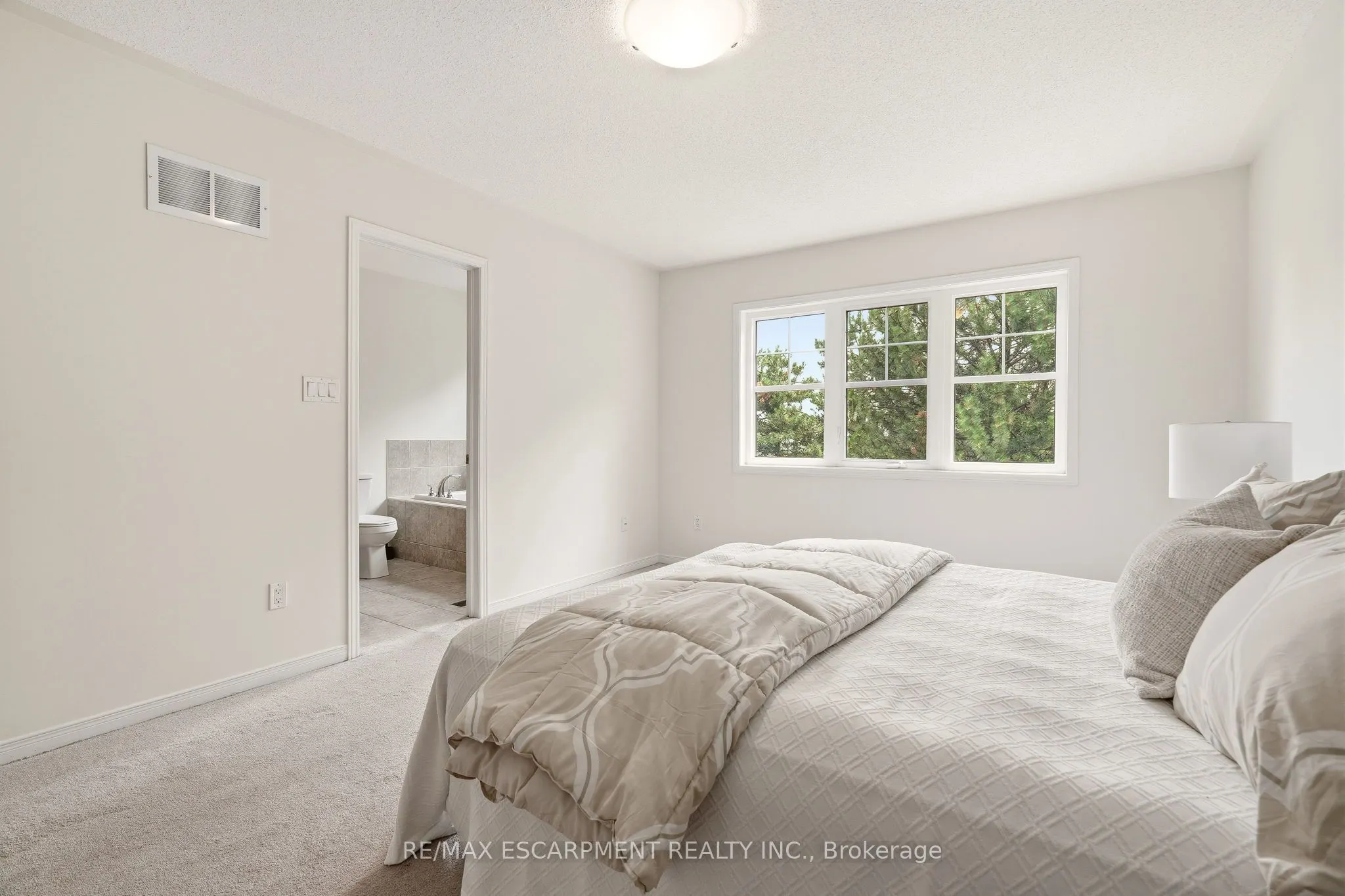 215 Nisbet Boulevard