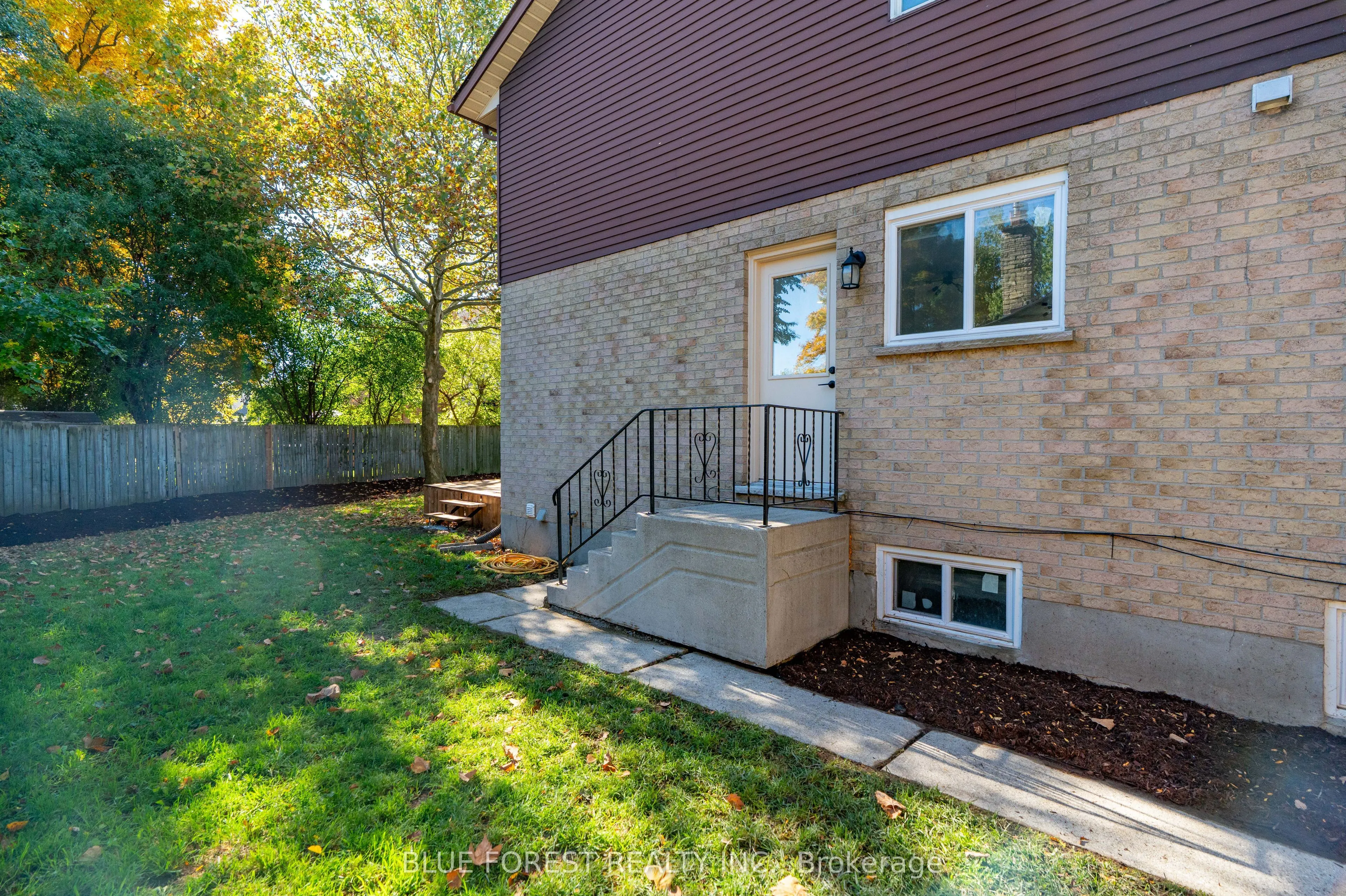 1048 Mahogany Road