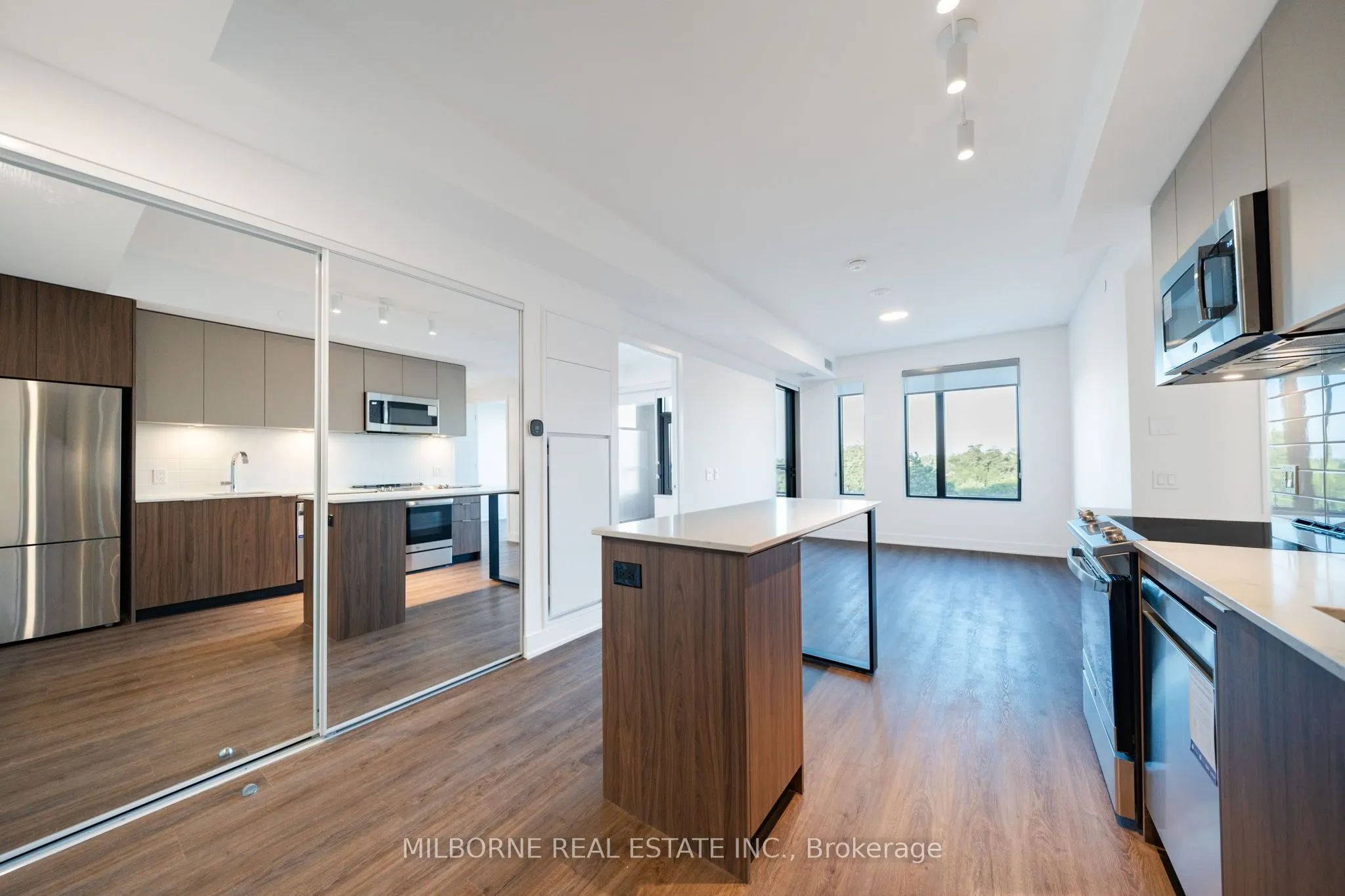 500 Upper Wellington Street #320