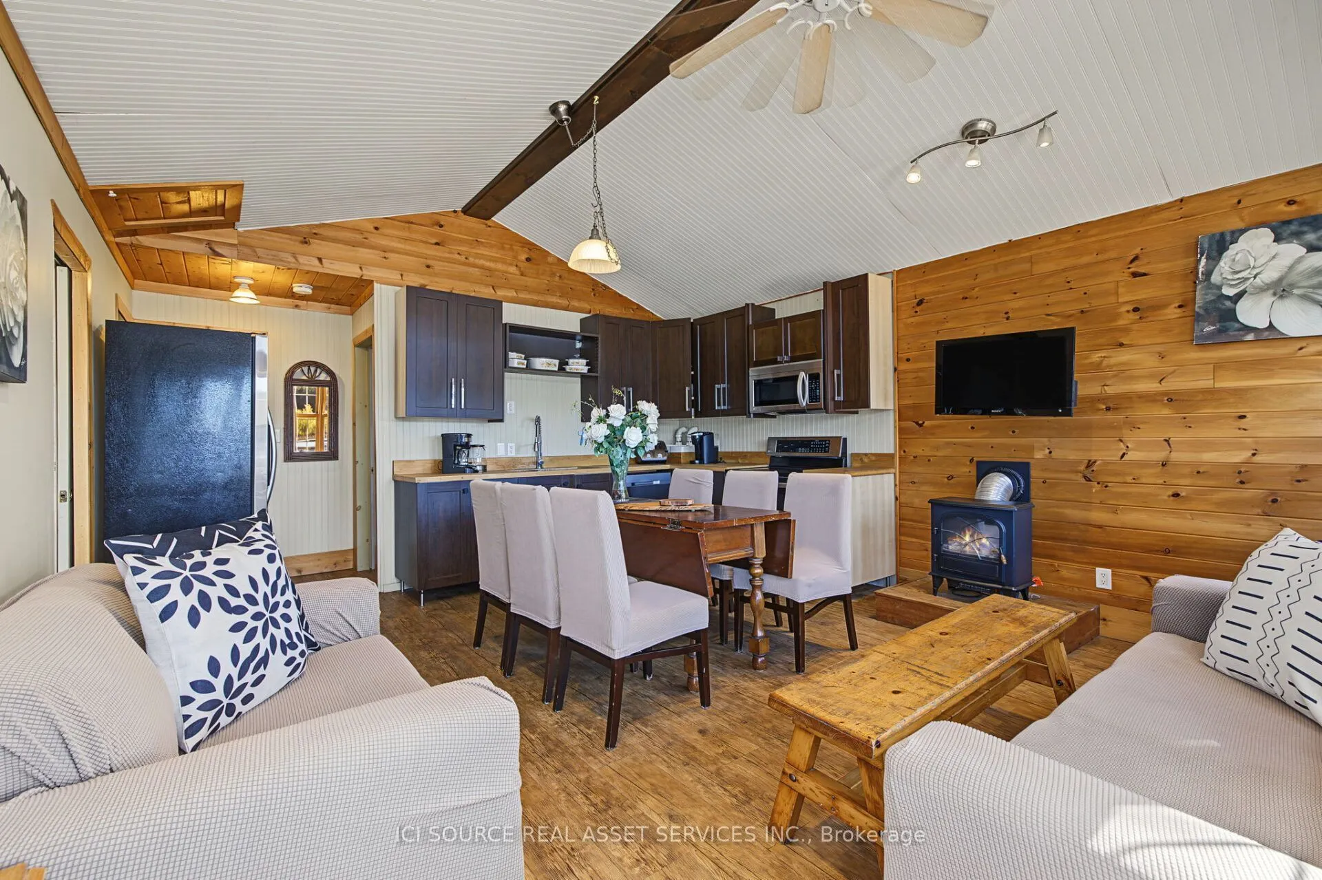 3 Woodland Lane
