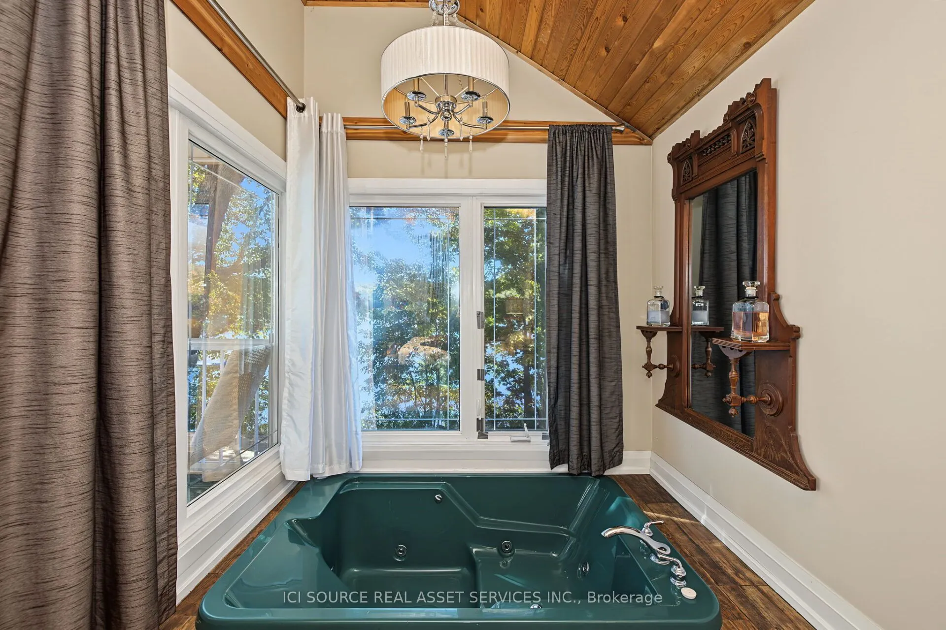 3 Woodland Lane