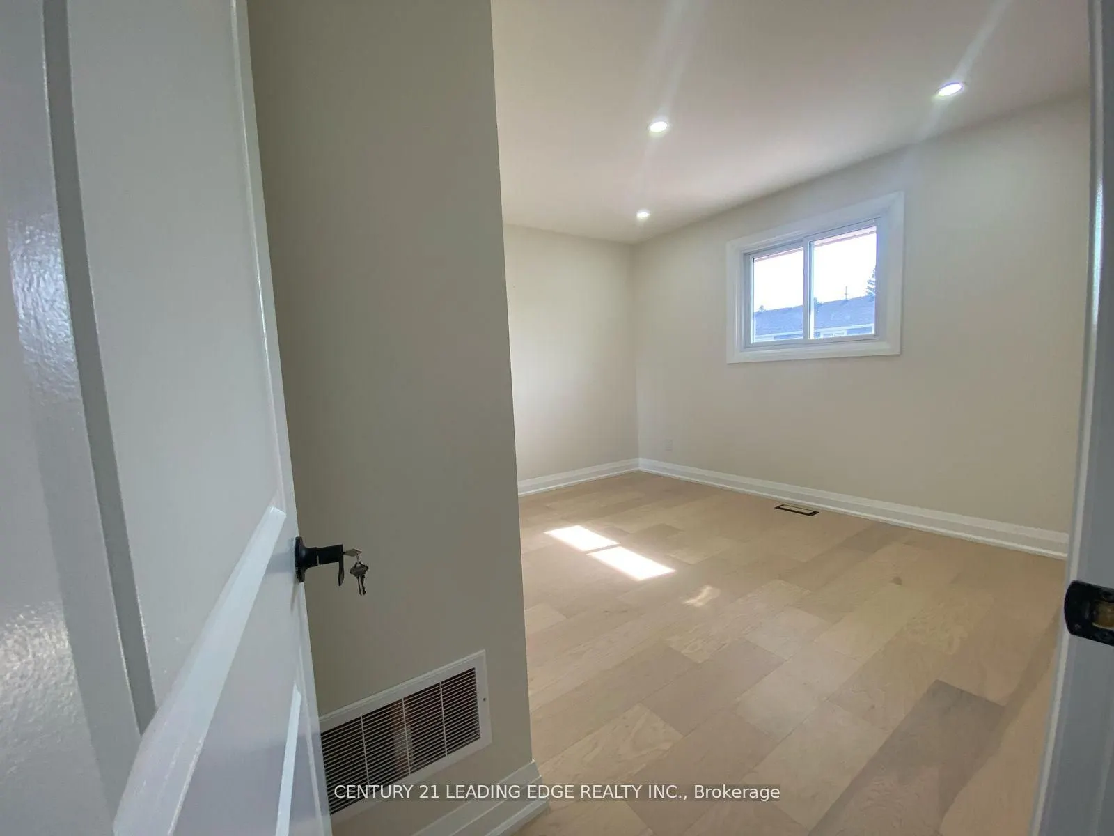 66 Beech Avenue #Upper