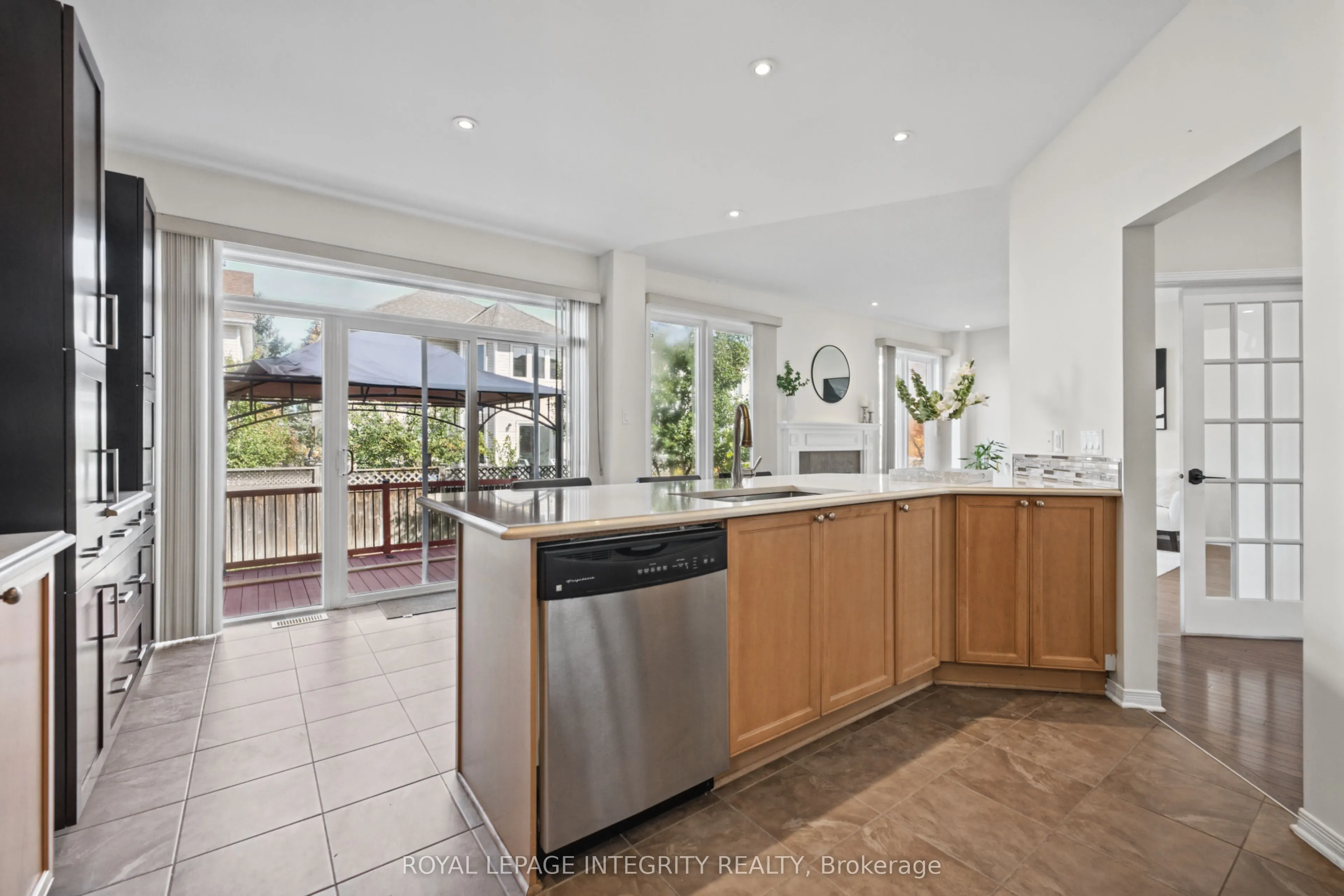 104 WHITESTONE Drive