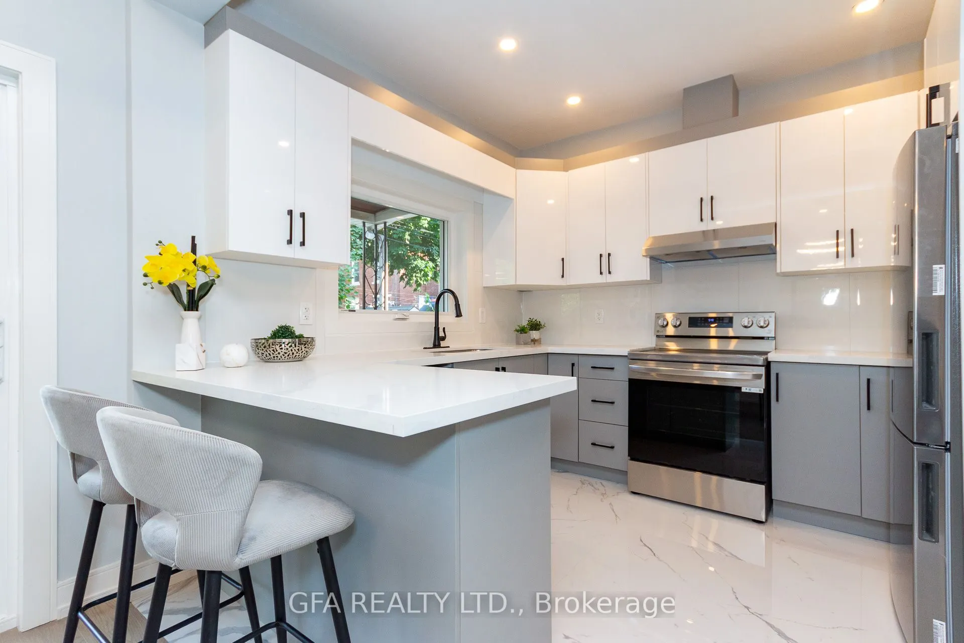 42 Barnesdale Avenue N #Upper Level