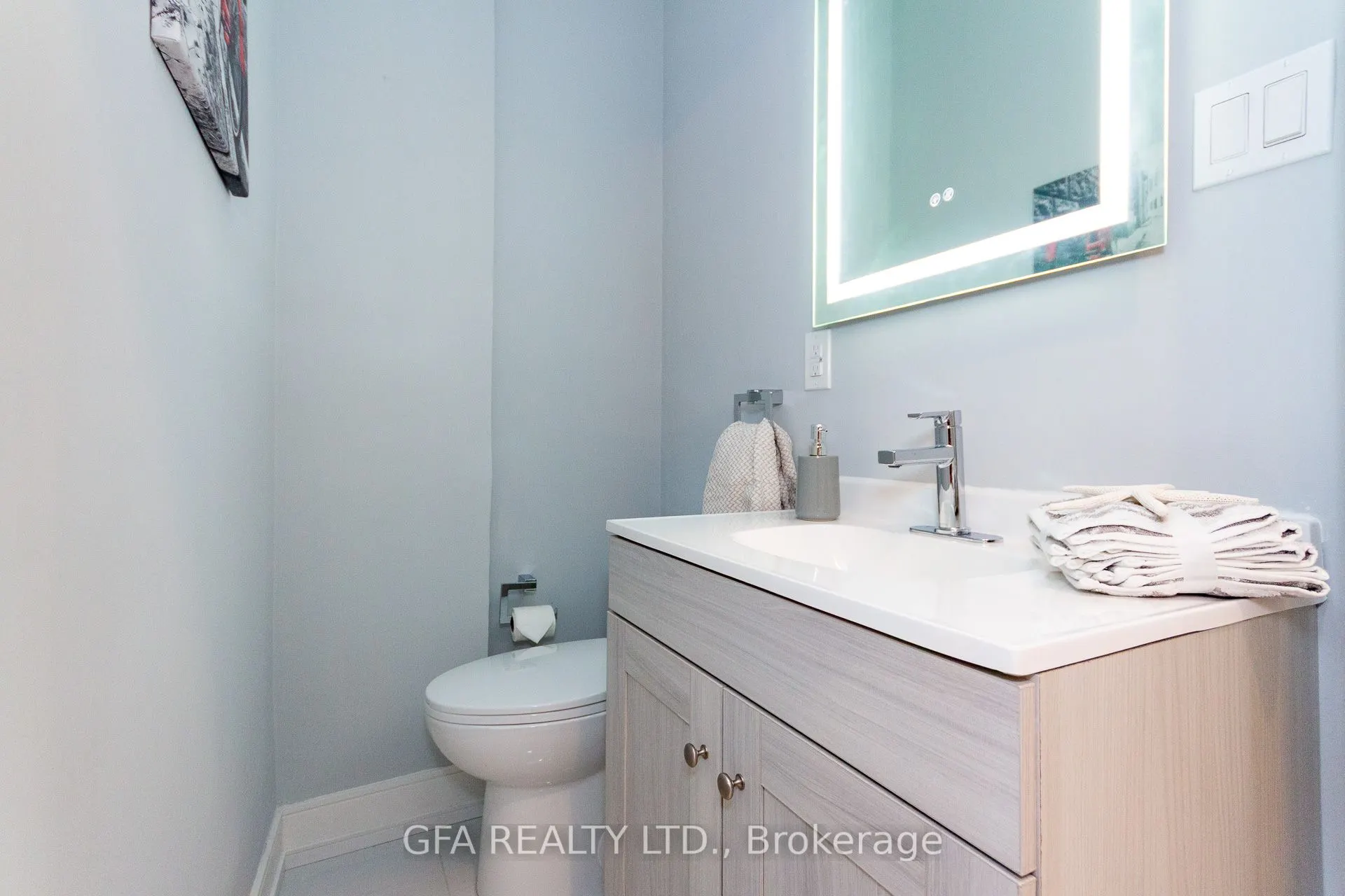 42 Barnesdale Avenue N #Upper Level