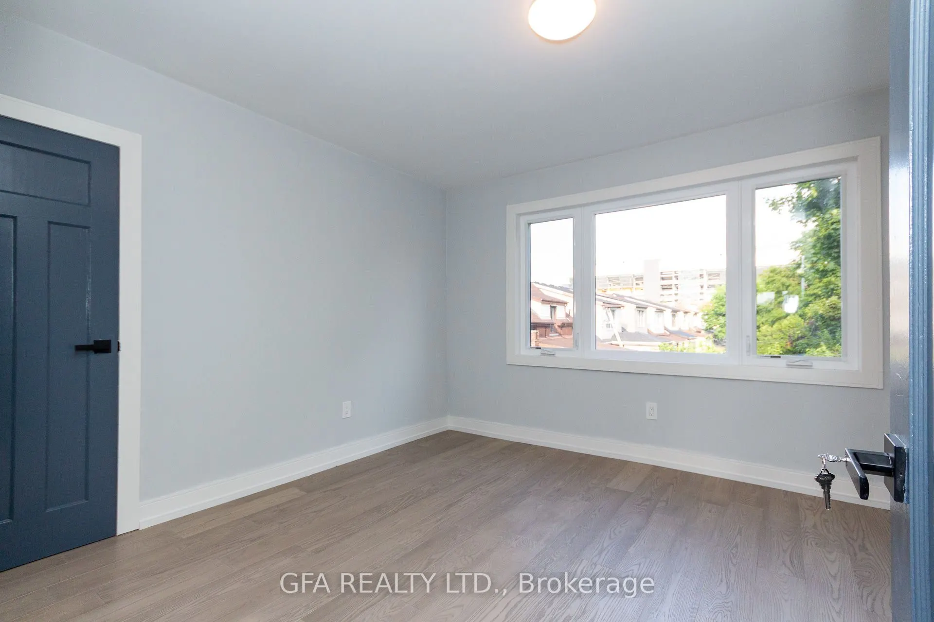 42 Barnesdale Avenue N #Upper Level