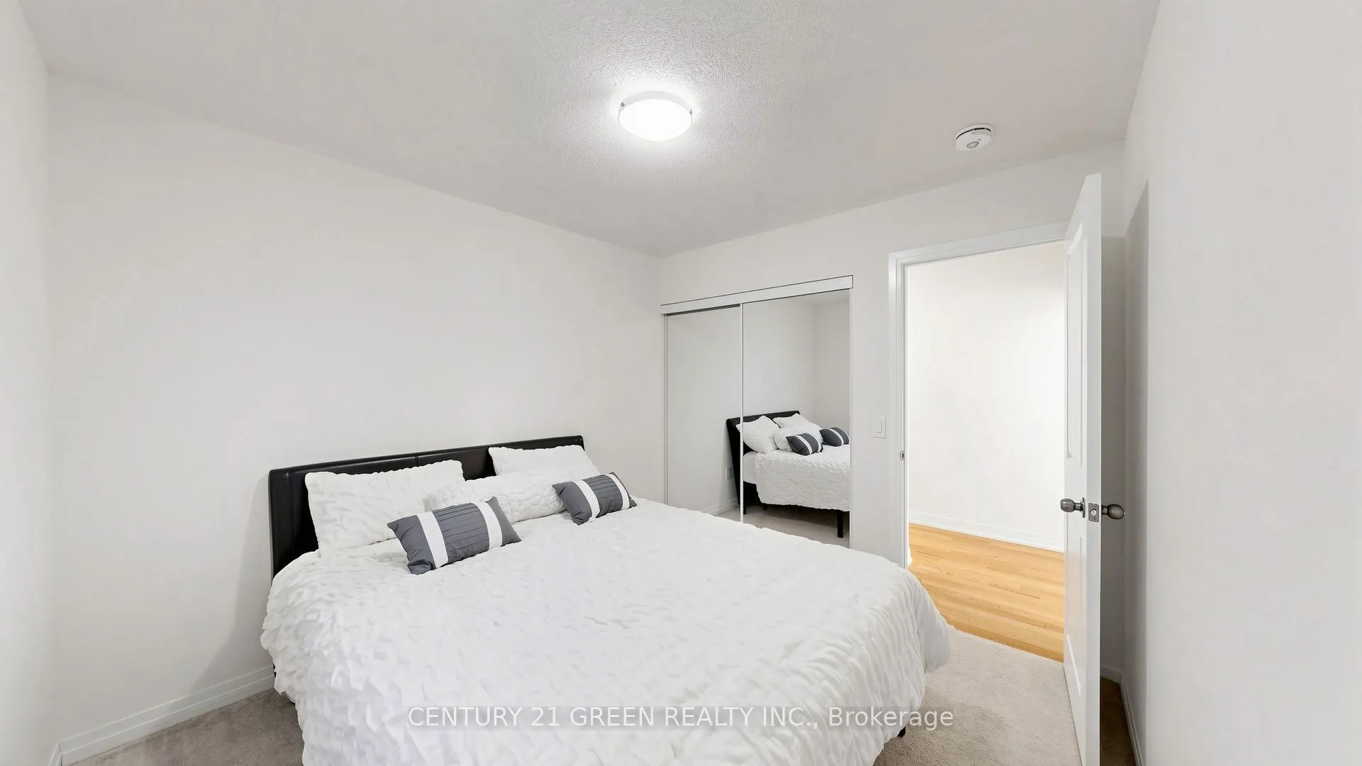 135 Fairey Crescent