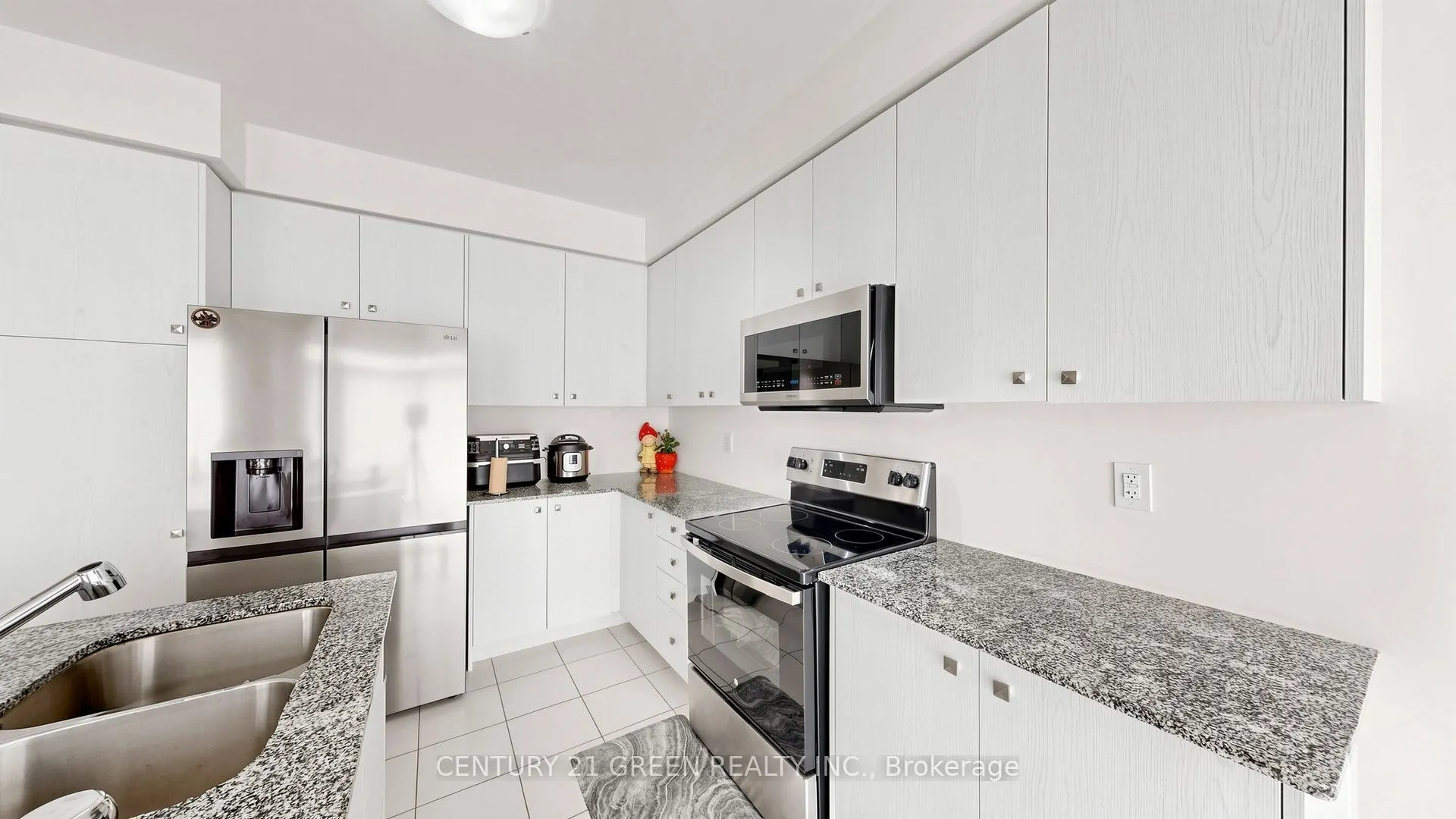 135 Fairey Crescent