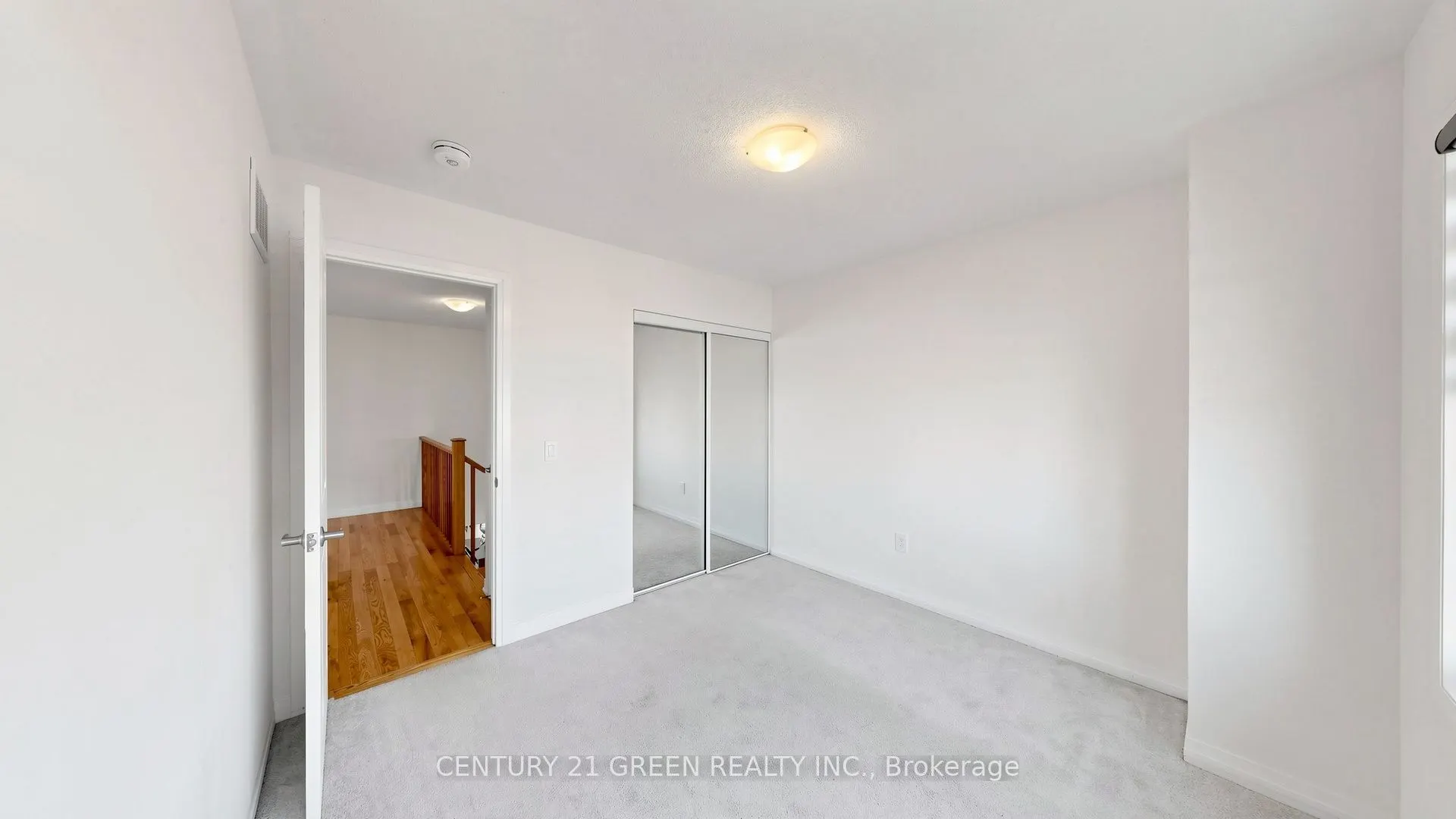 135 Fairey Crescent