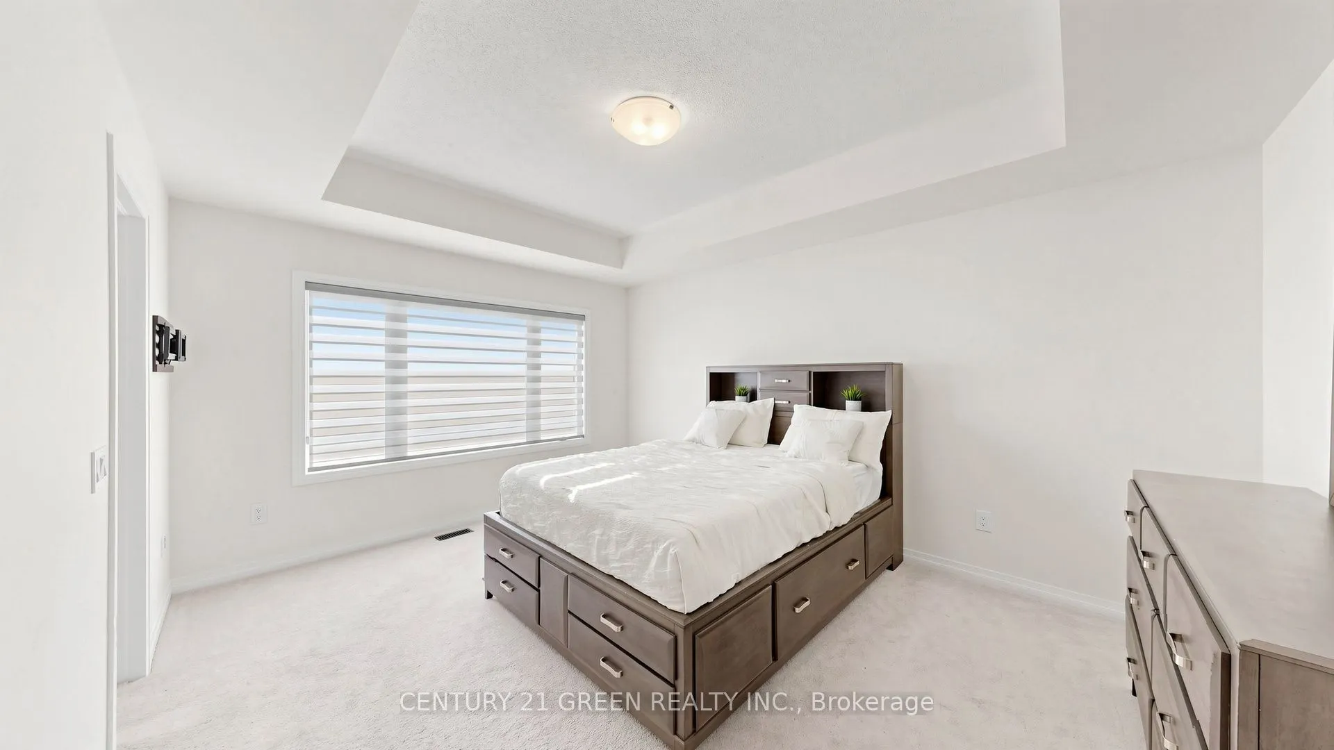135 Fairey Crescent