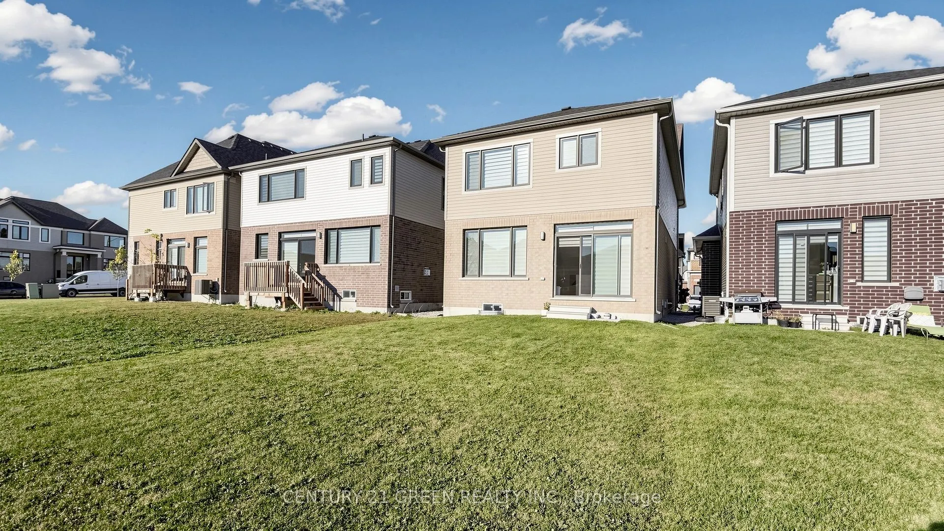 135 Fairey Crescent