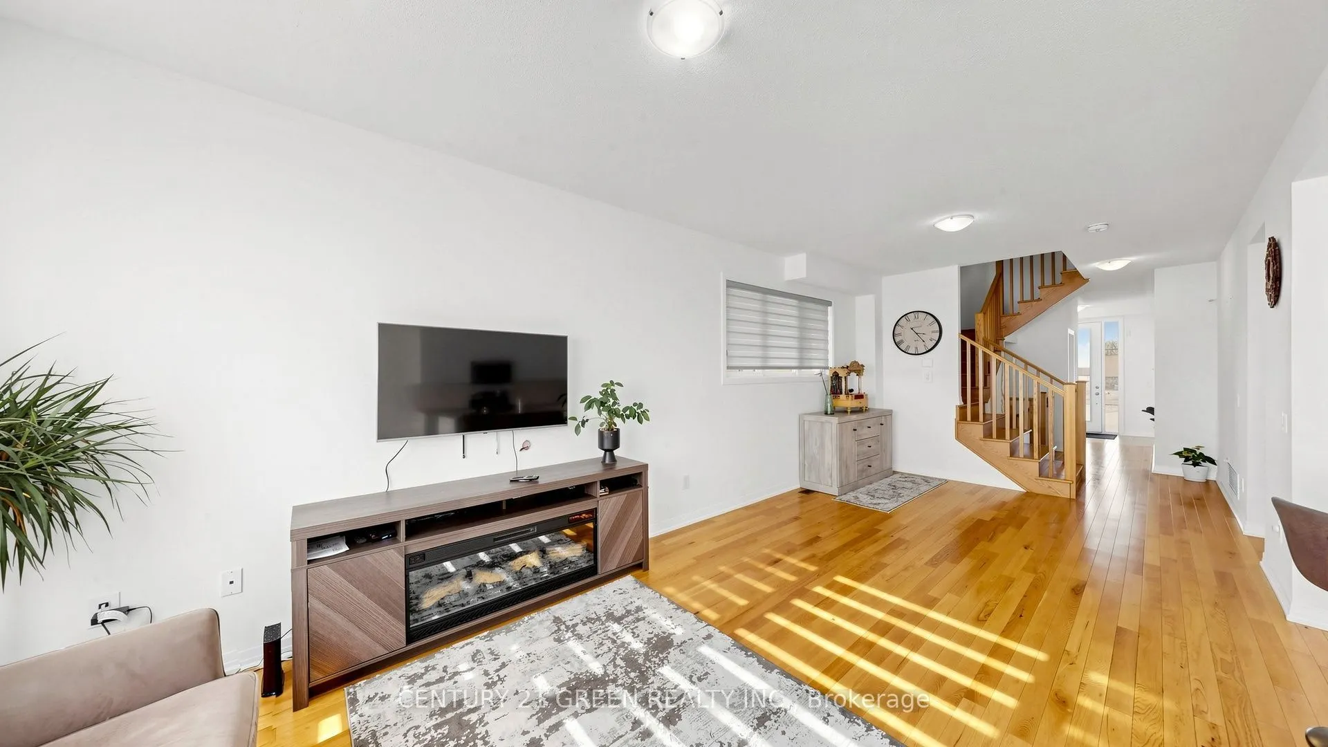 135 Fairey Crescent